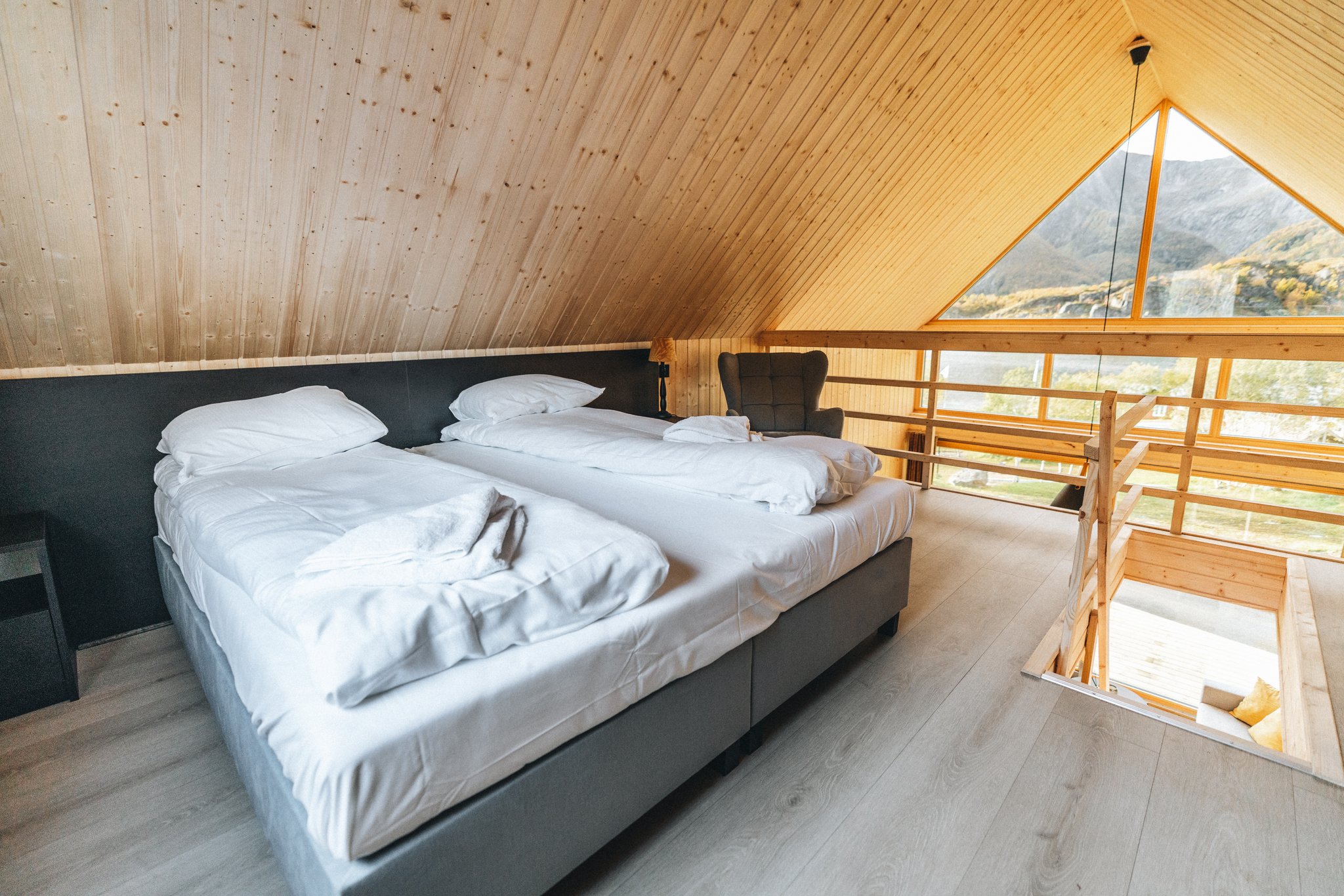 17123_top-row-cabin-skaarungen-by-first-hotels-lofoten-5_S