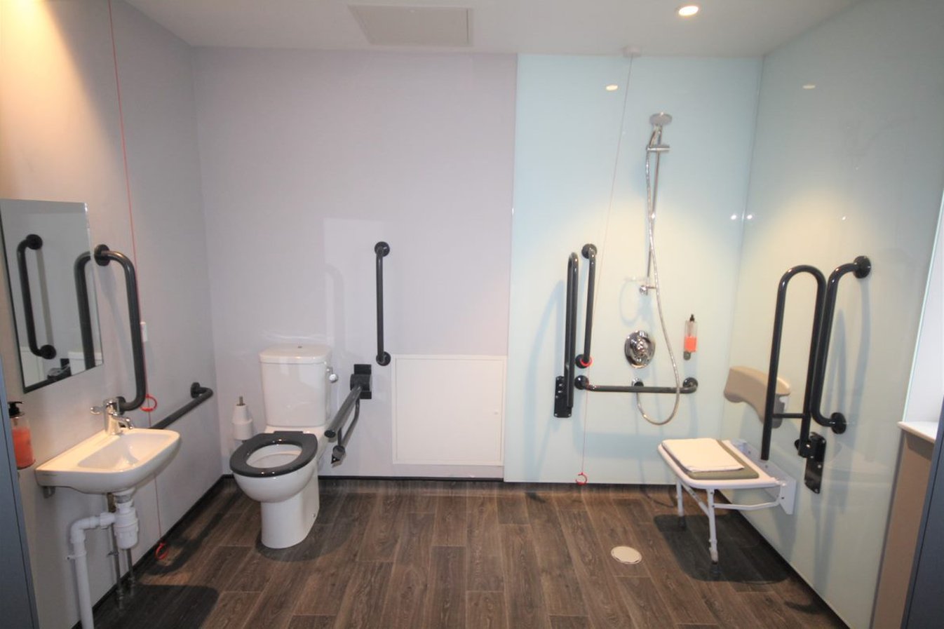 Accessible_Double_Bathroom_S