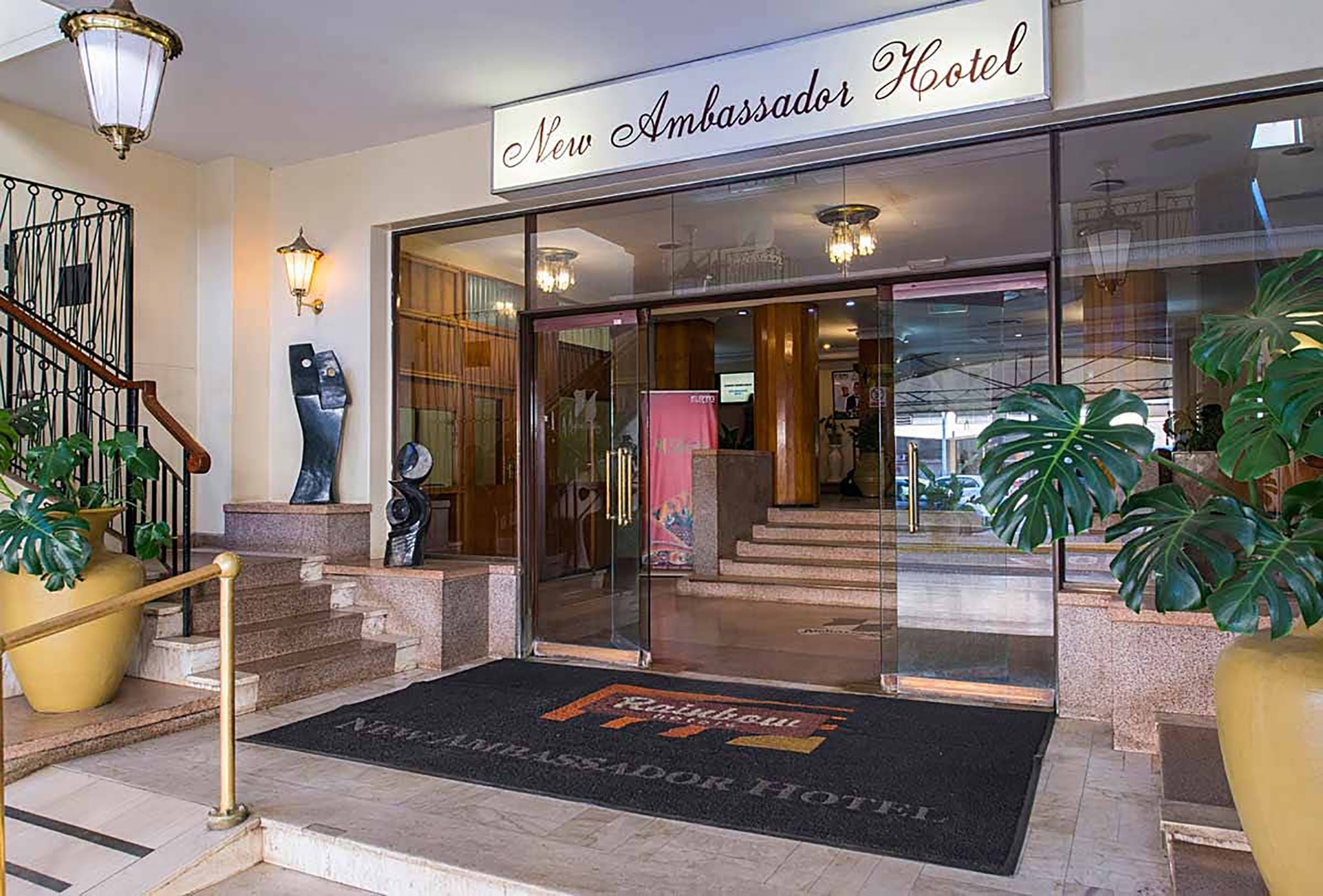 Hotel_Entrance_S