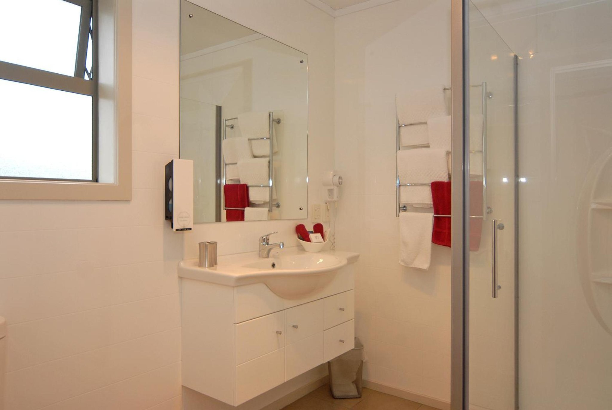 Studio_Suite_Bathroom_S