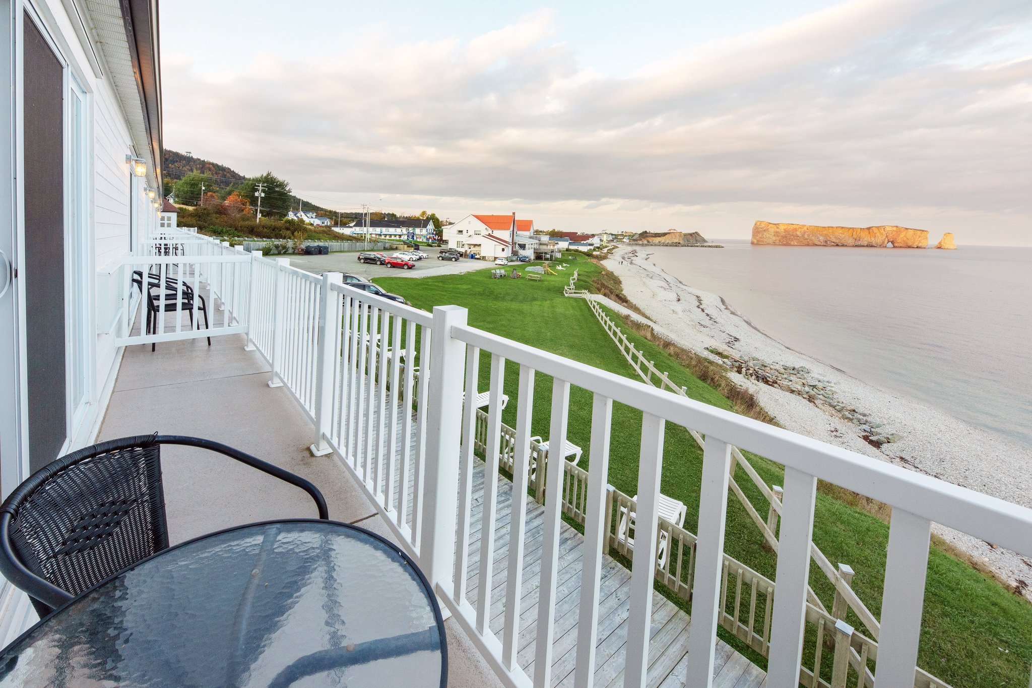 Superior_Queen_Perce_Rock_View_Balcony_S