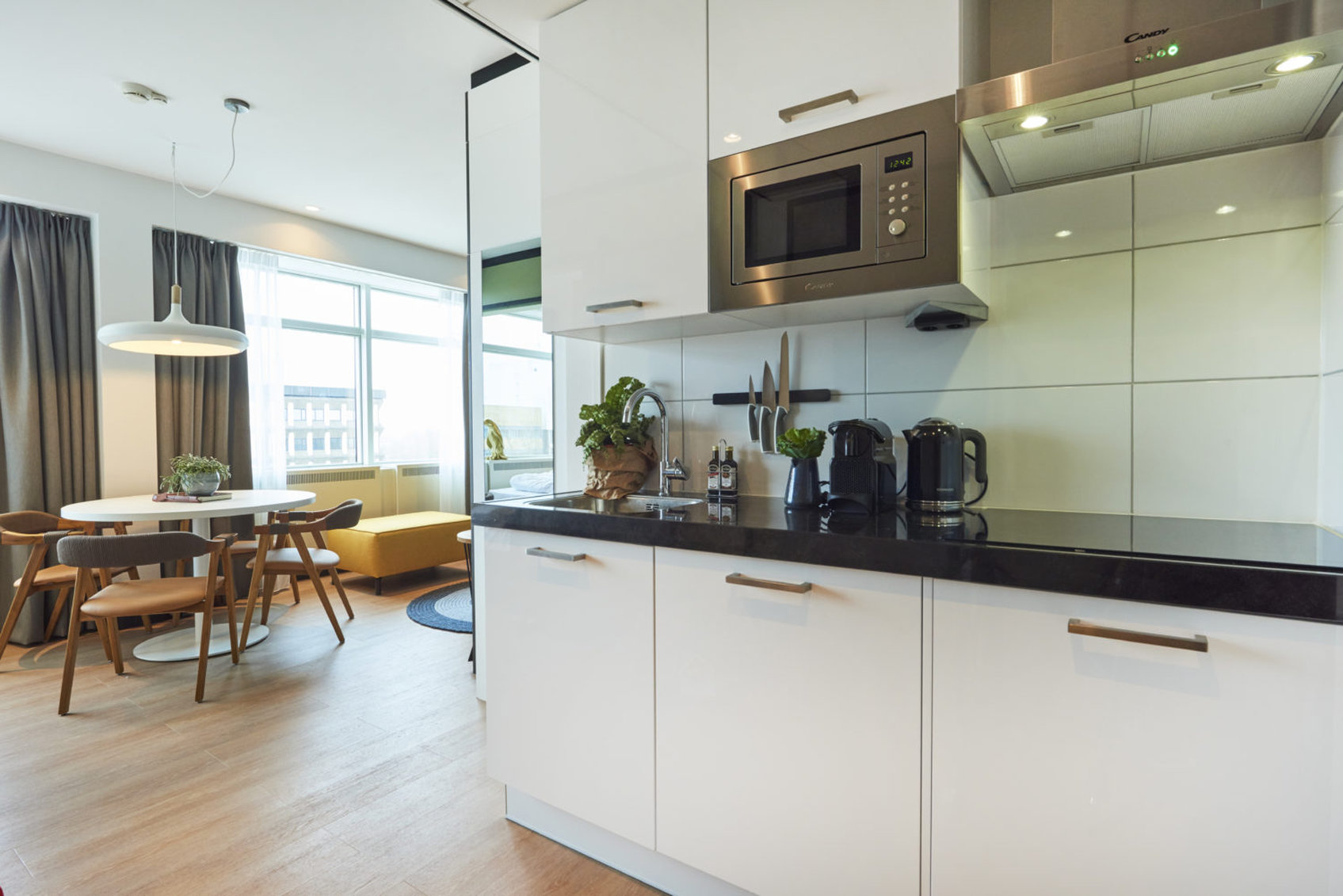 Convenient_Apartment_Kitchen_S