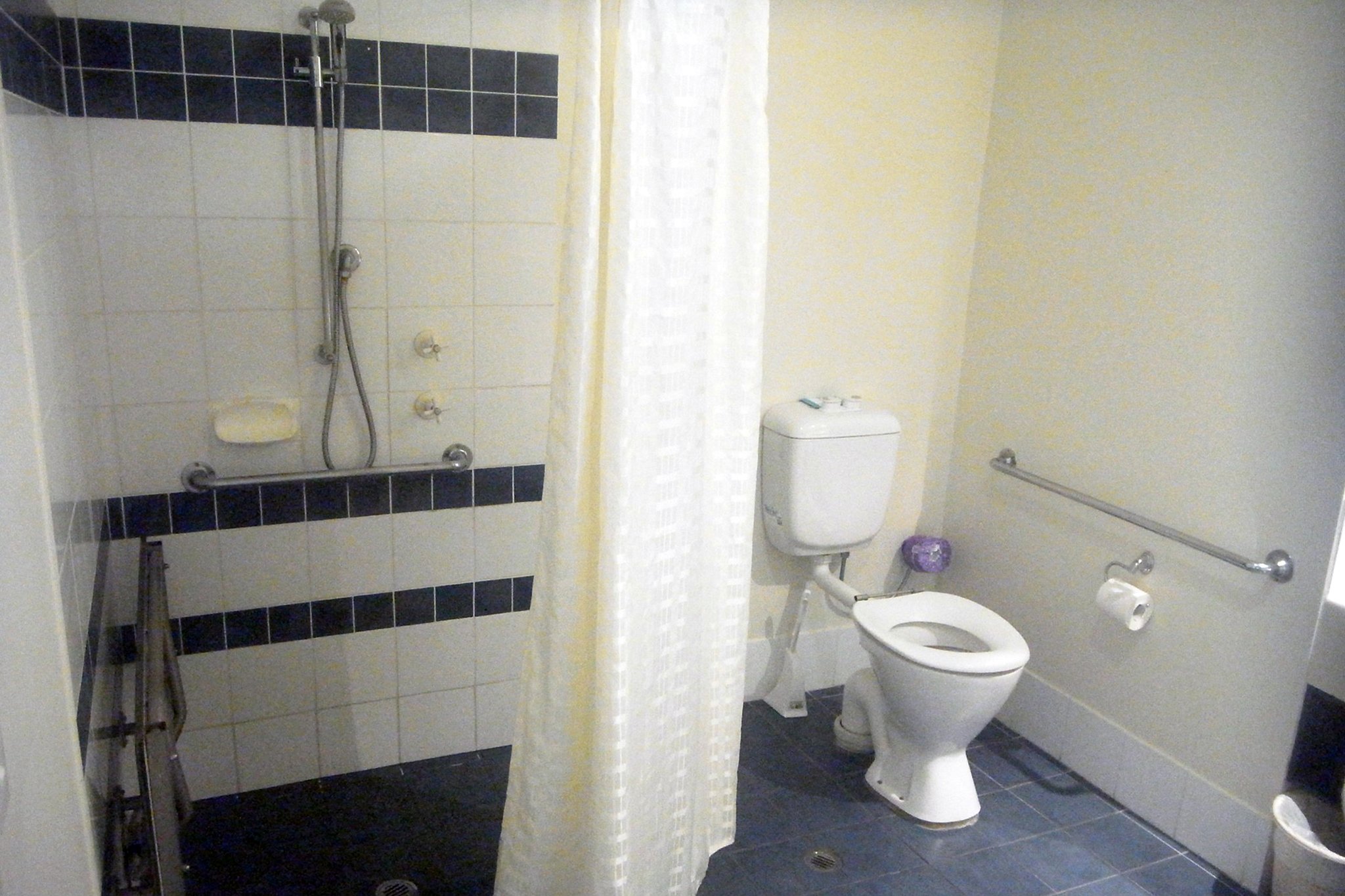 Two_Bedroom_Accessible_Apartment_Bathroom_S