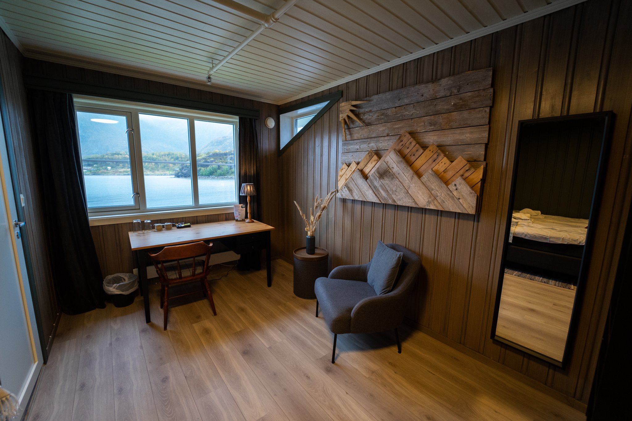 17101_sea-view-room-skaarungen-by-first-hotels-lofoten-3_S