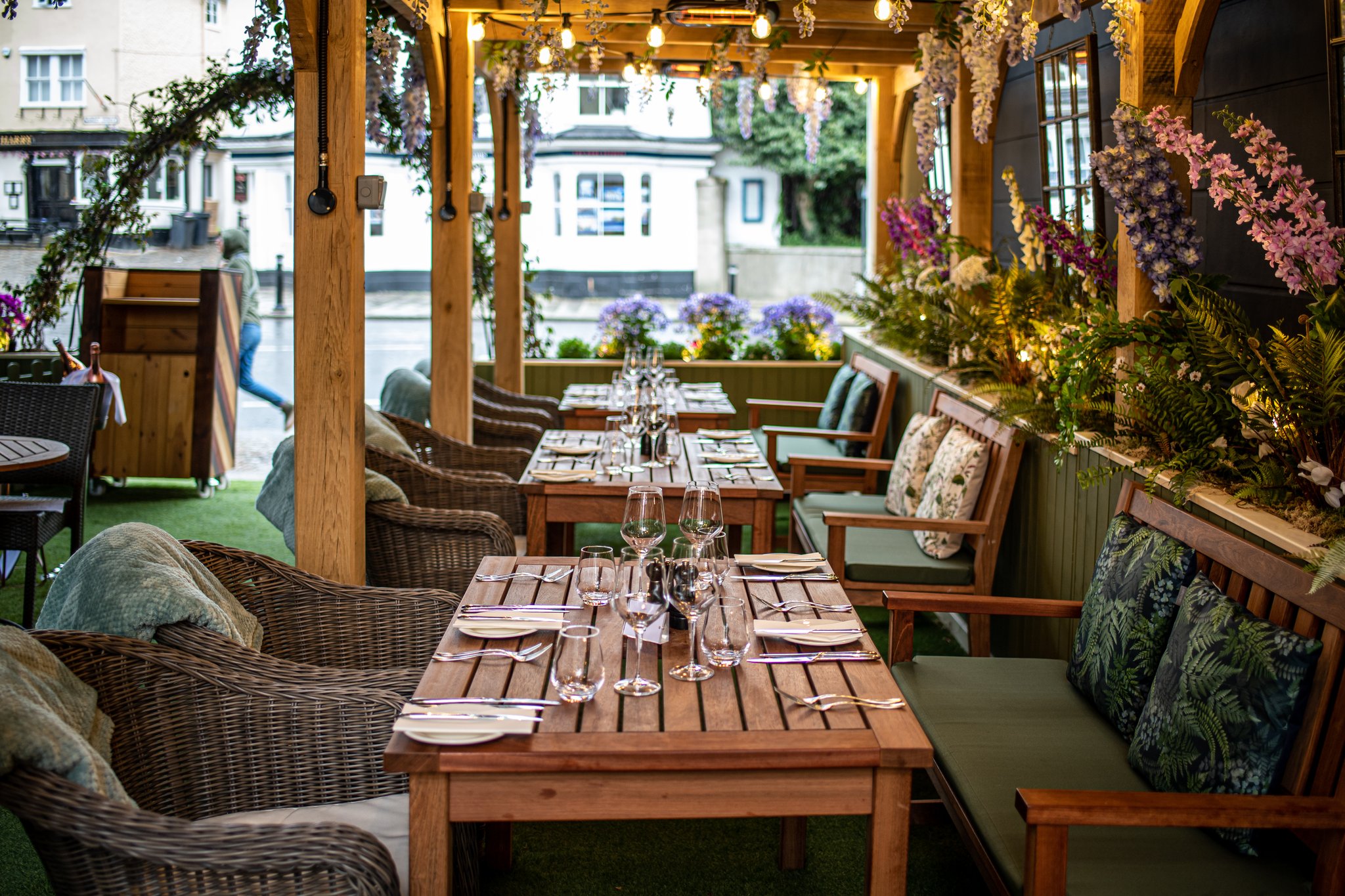 Leaf_Garden_Terrace_Towards_The_High_Street_S