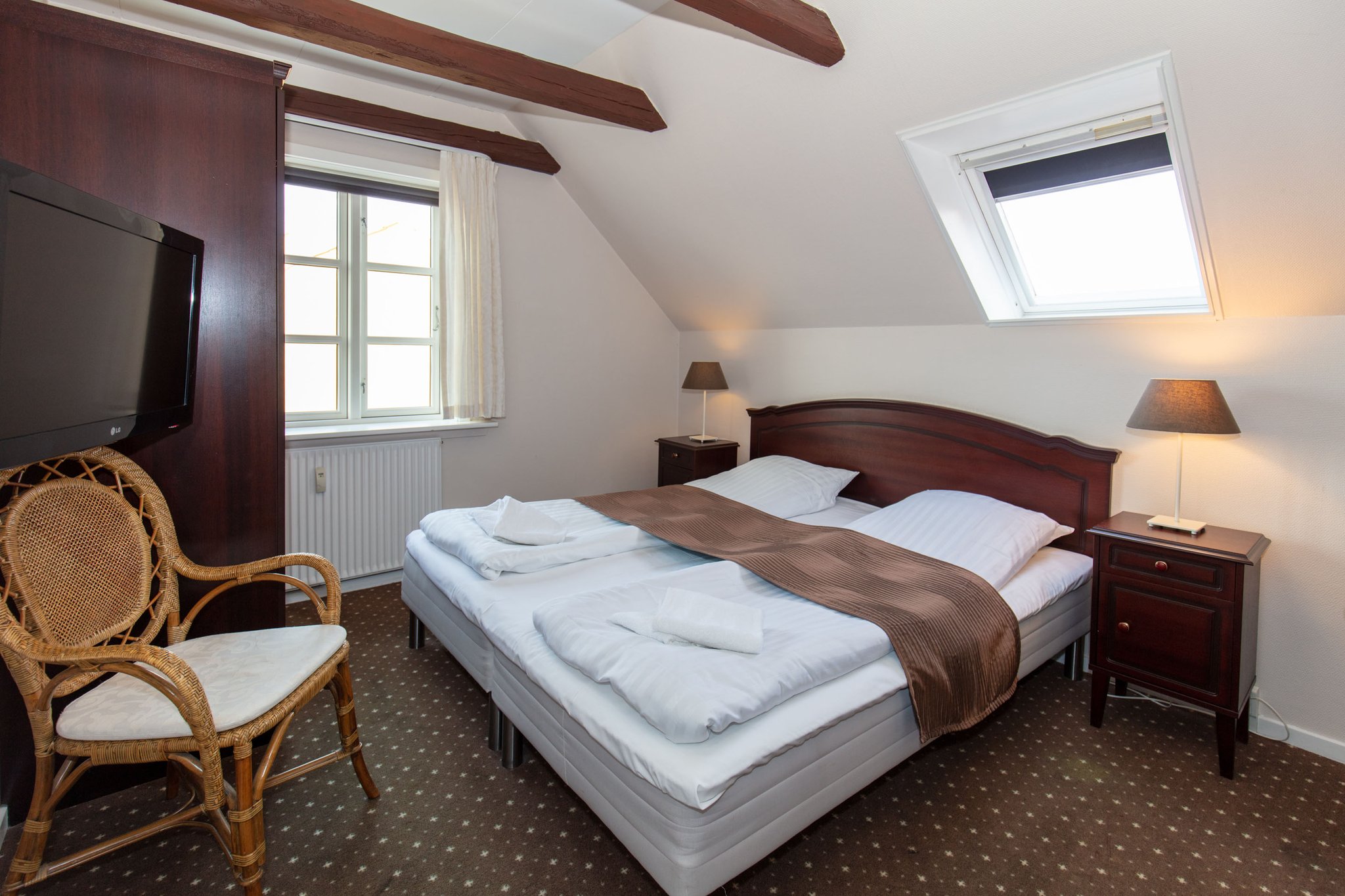 18659_comfort-double-rooms-foldens-hotel-first-partner-co_S