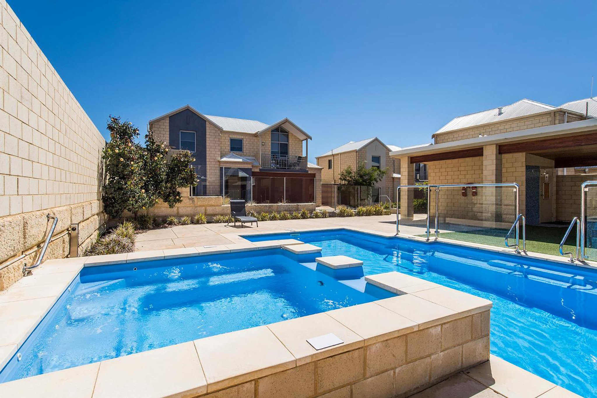 Four_Bedroom_Townhouse_Outdoor_Pool2_S