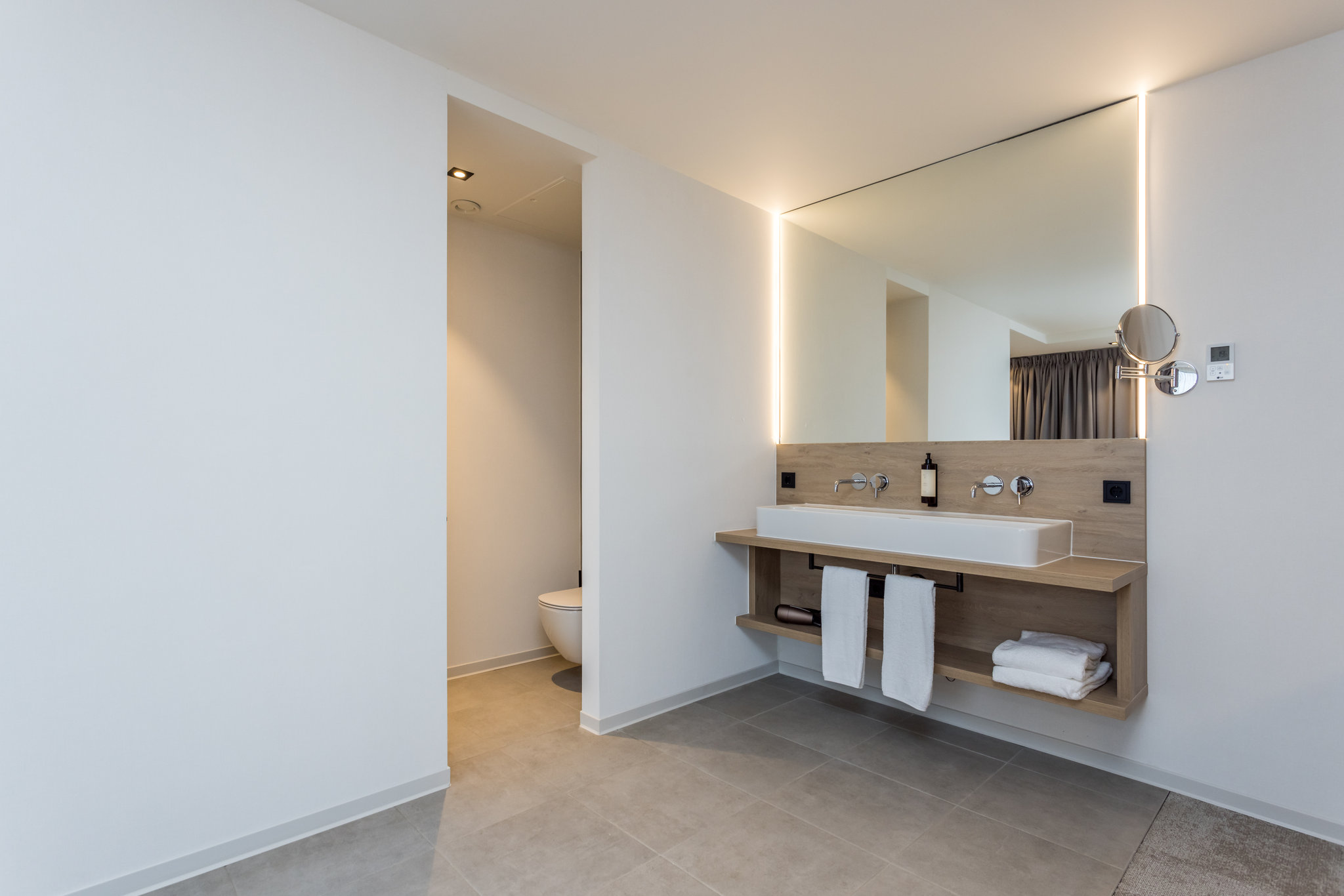 Superior_Suite_Bathroom_S