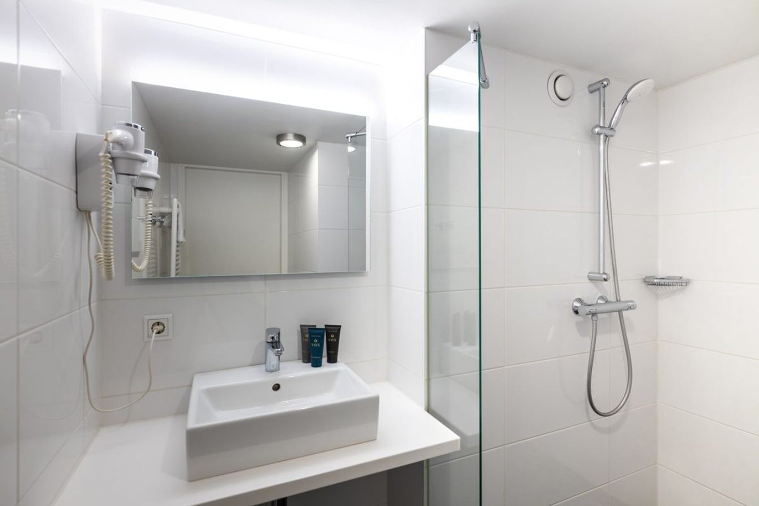 yays-Zoutkeetsgracht-comfort-B-bathroom.jfif_S