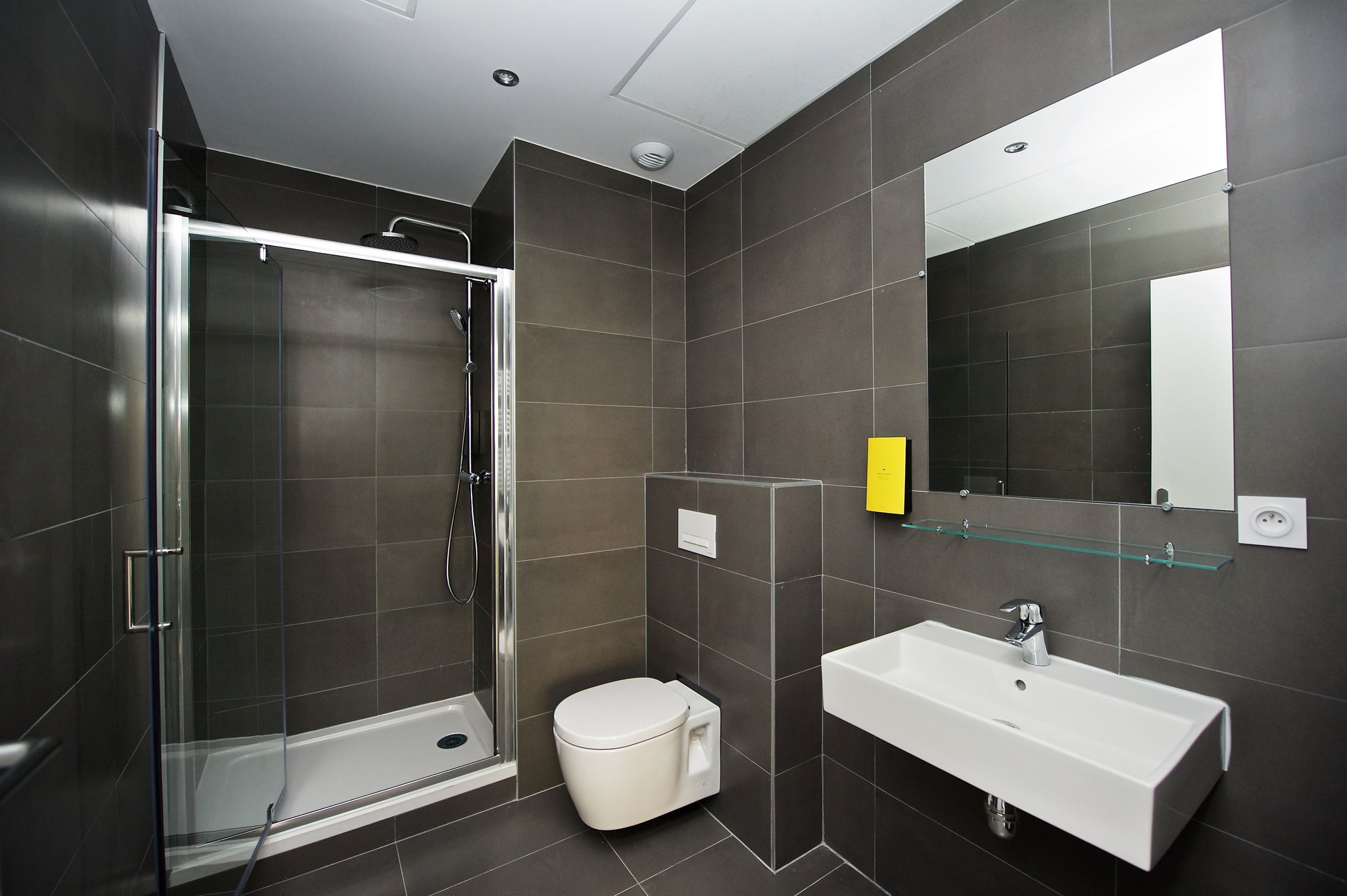 One_Bedroom_Apartment_Bathroom_S