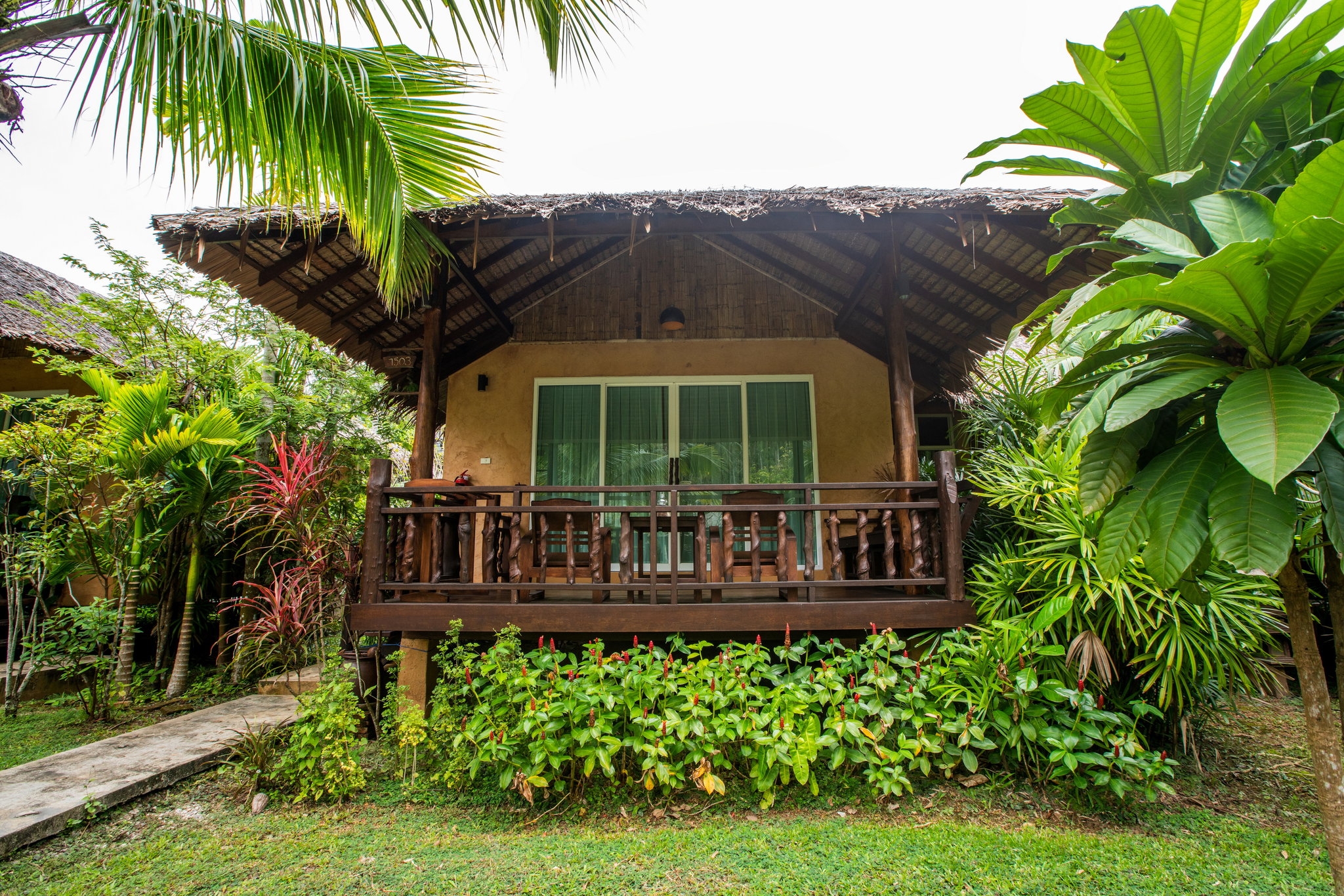 Cliff_View_Jacuzzi_Cottage_Exterior_S