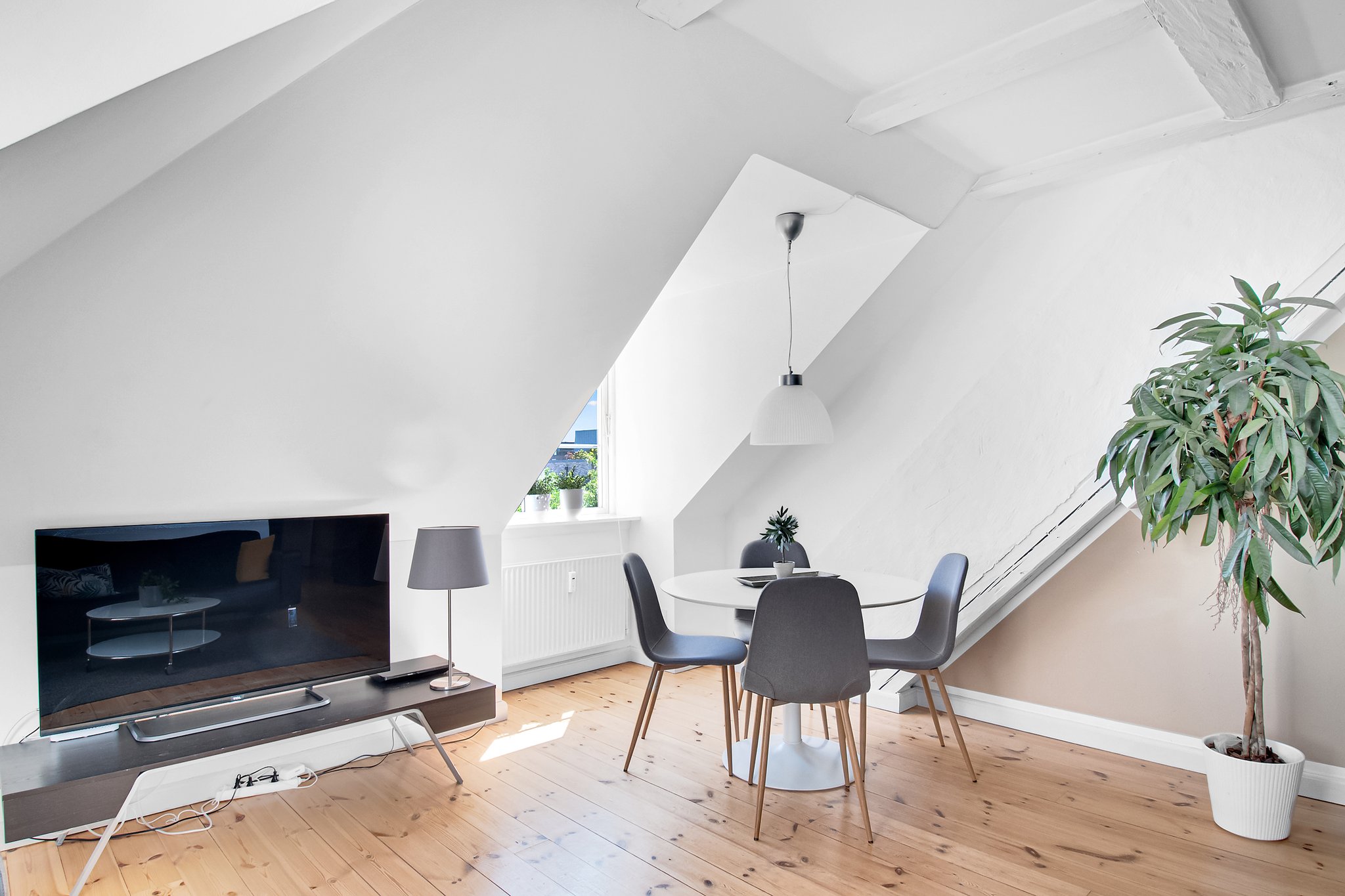 19720_living-room-two-room-apartment-vesterbro-rahbbeks-a_S