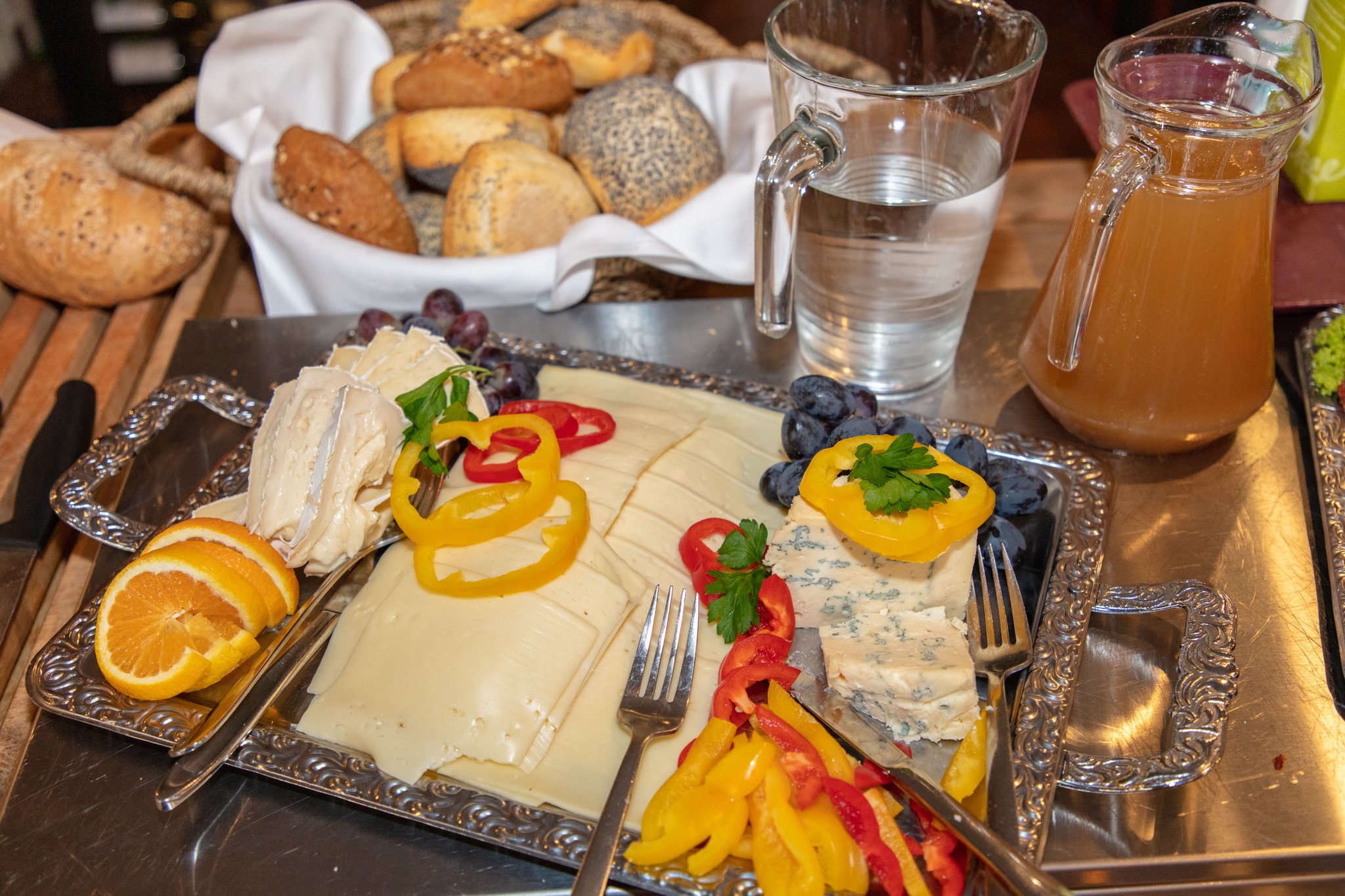 18516_cheese-breakfast-foldens-hotel-first-partner-collec_S