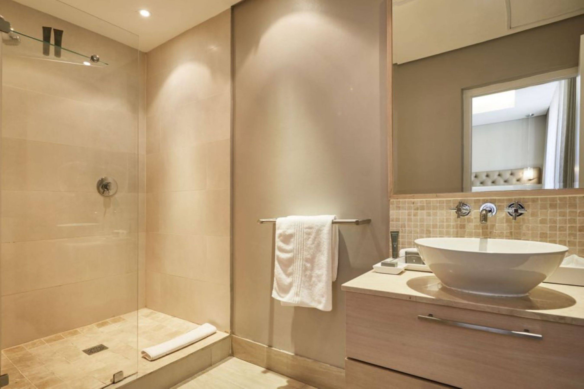 Two_Bedroom_Superior_Apartment_Main_Bathroom_S