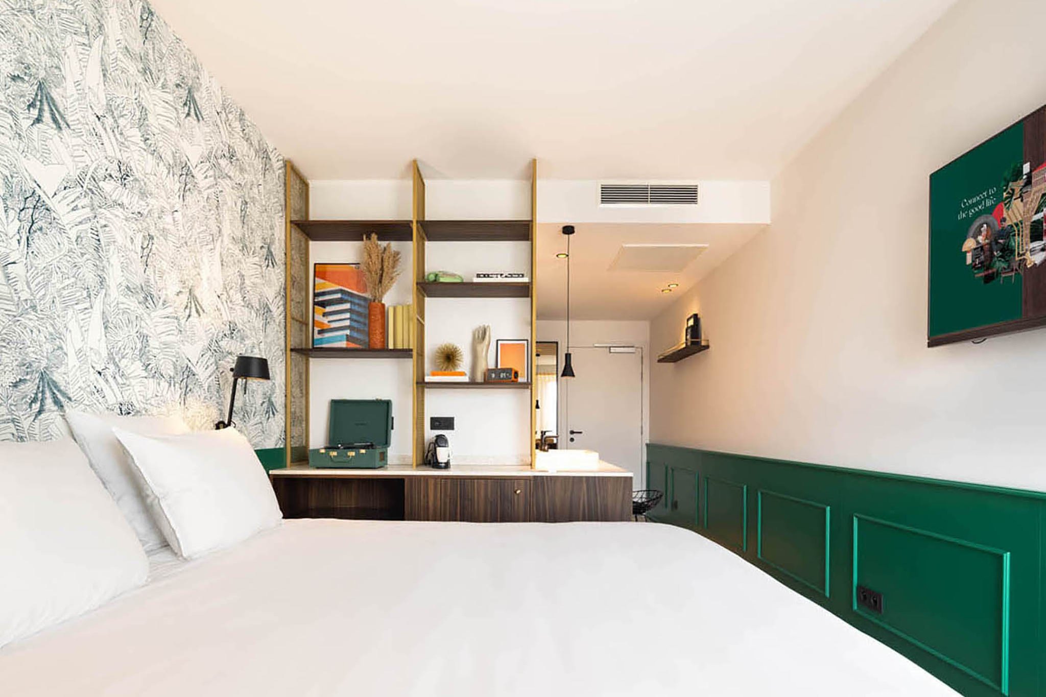 Standard_Room_with_View_S