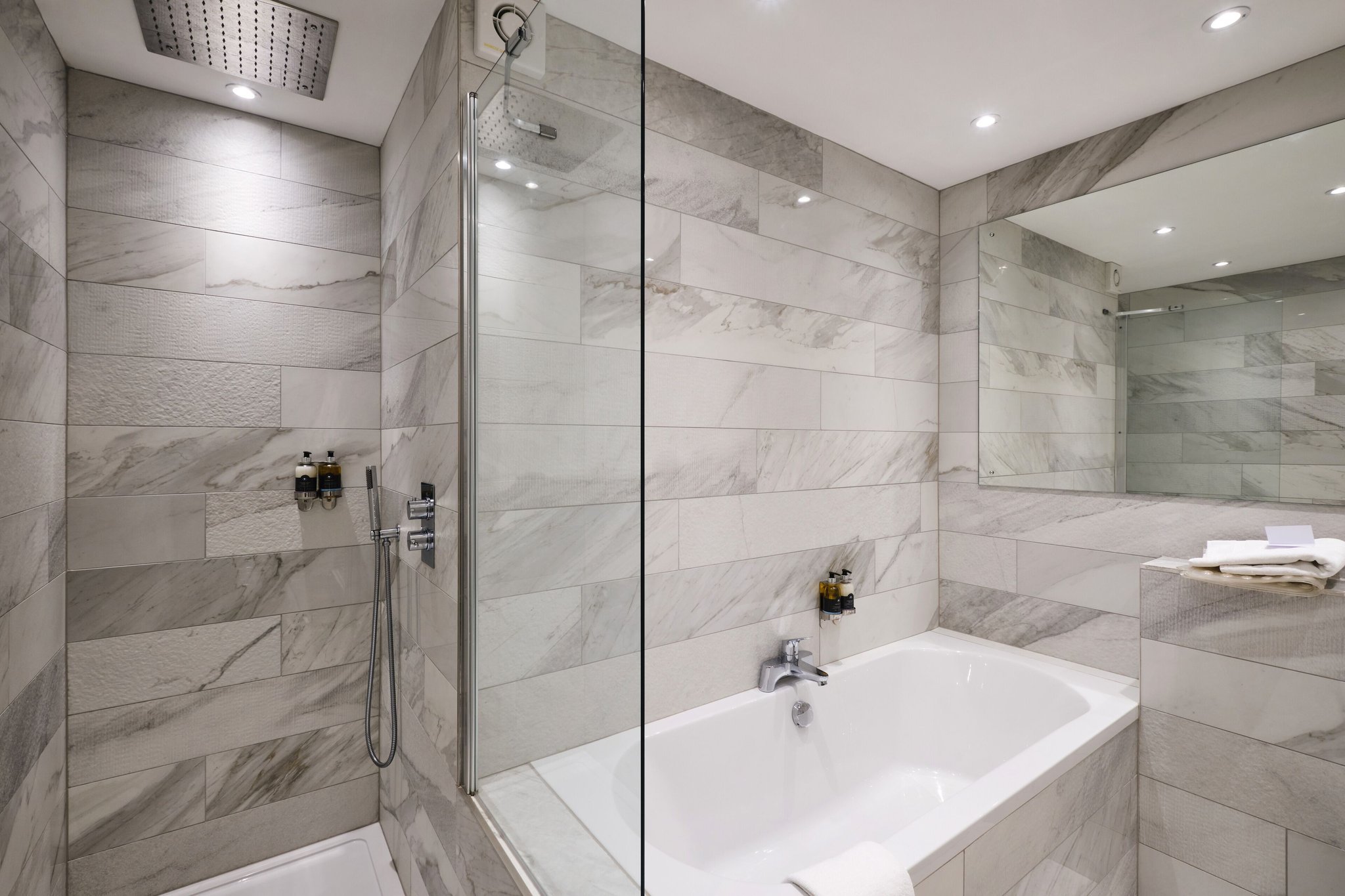 Executive_Suite_Bathroom2_S