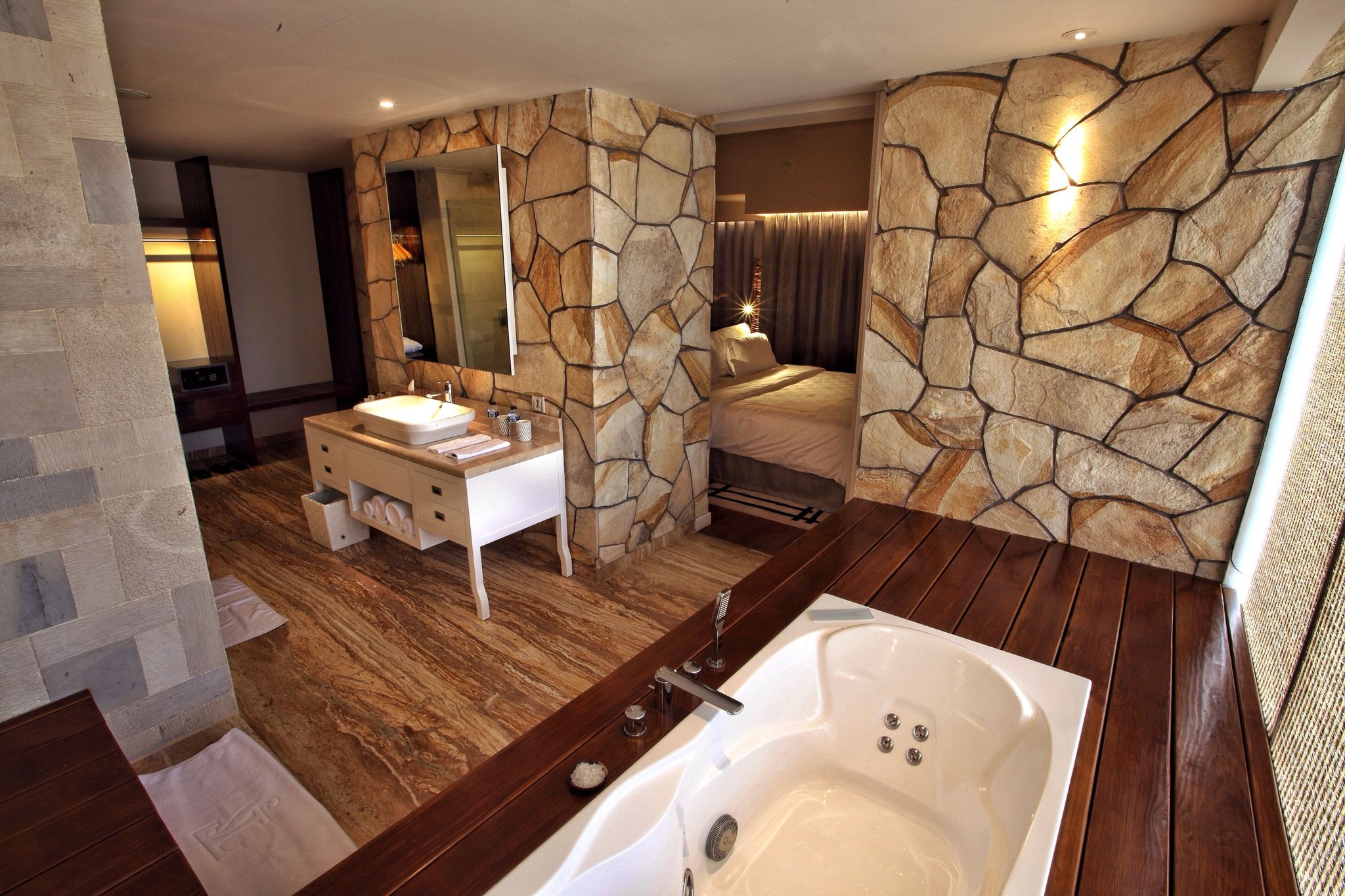 TStone_Suite_Bathroom2_S