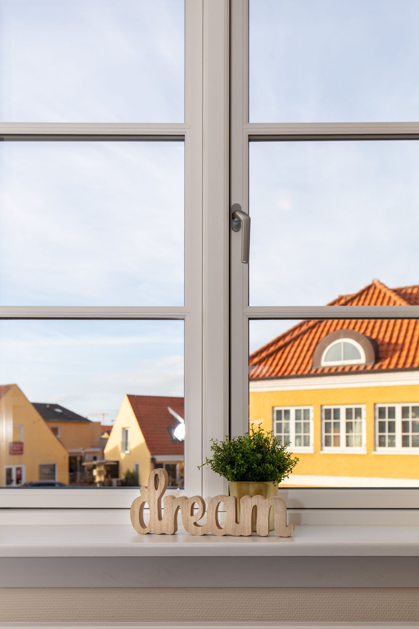 18707_window-view-standard-double-rooms-foldens-hotel-fir_S