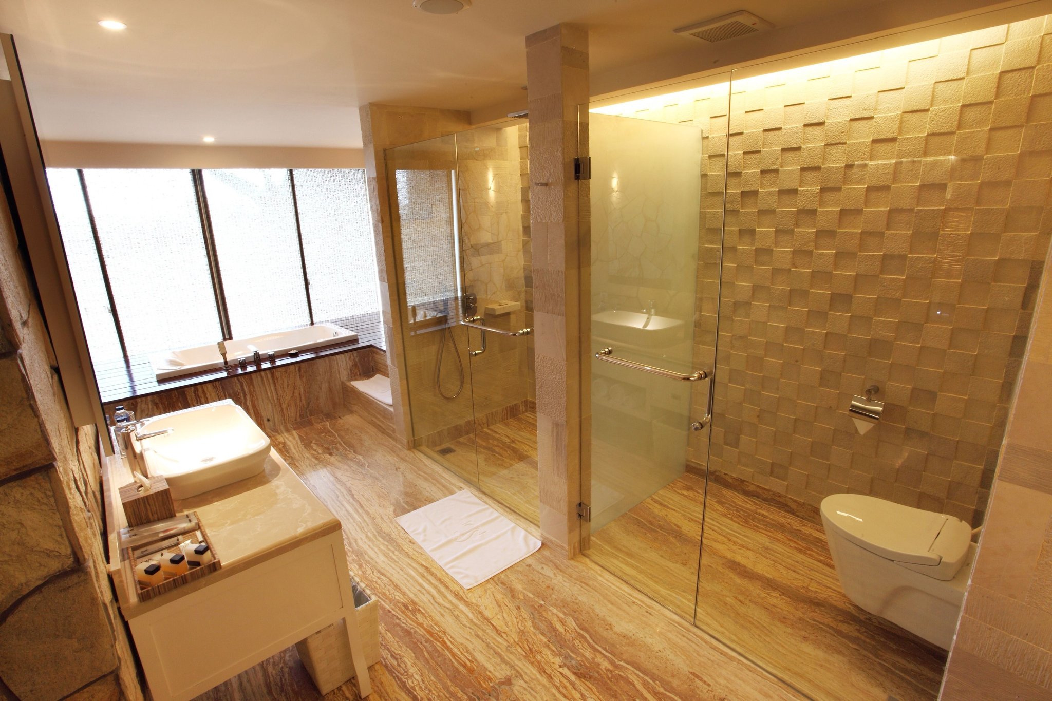 TStone_Suite_Bathroom4_S