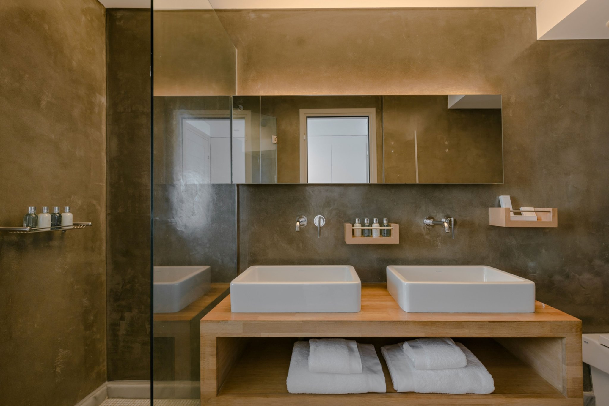 Junior_Suite_with_Plunge_Pool_Bathroom_S