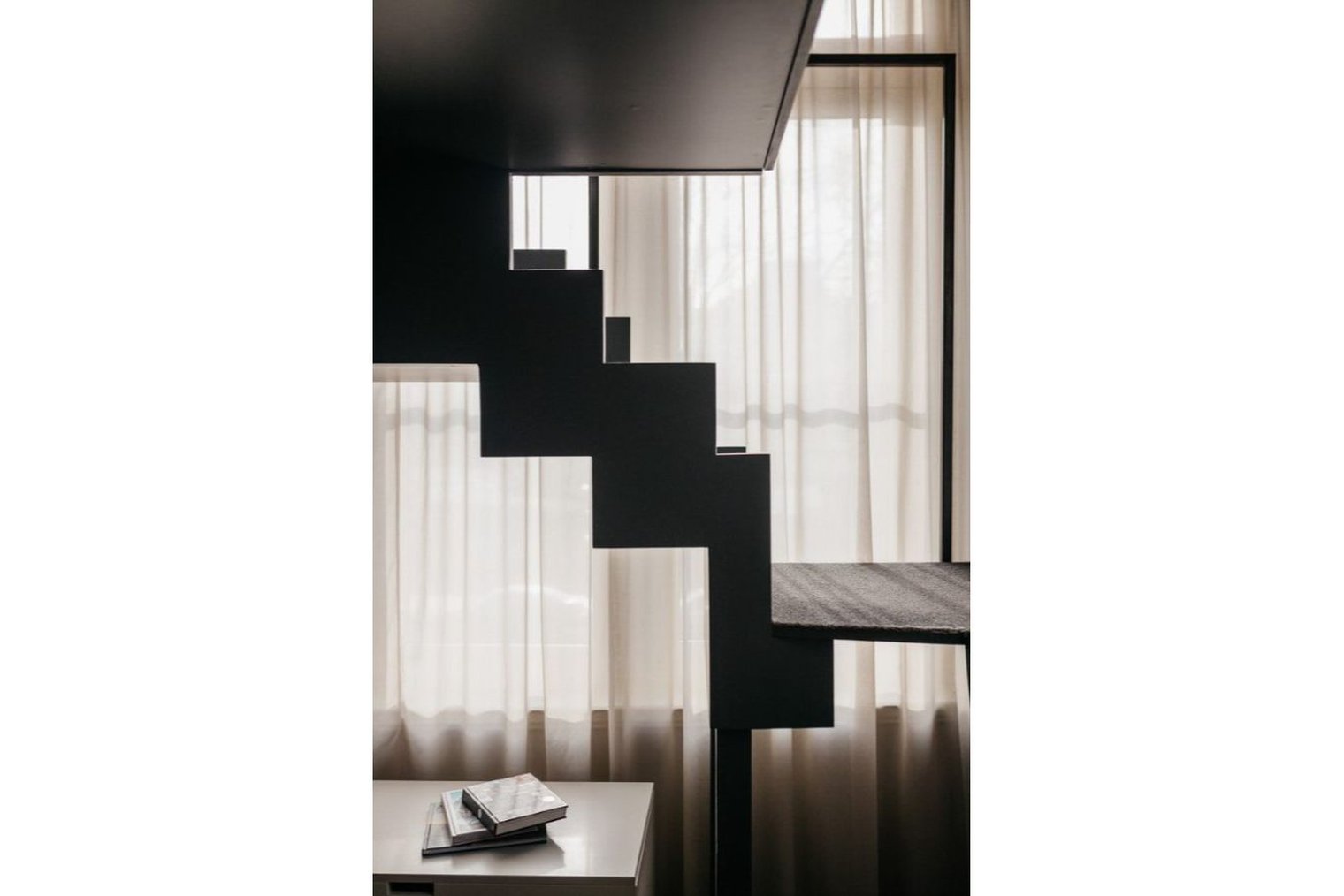 yays-Oostenburgegracht-duplex-family-stairs.jfif_S