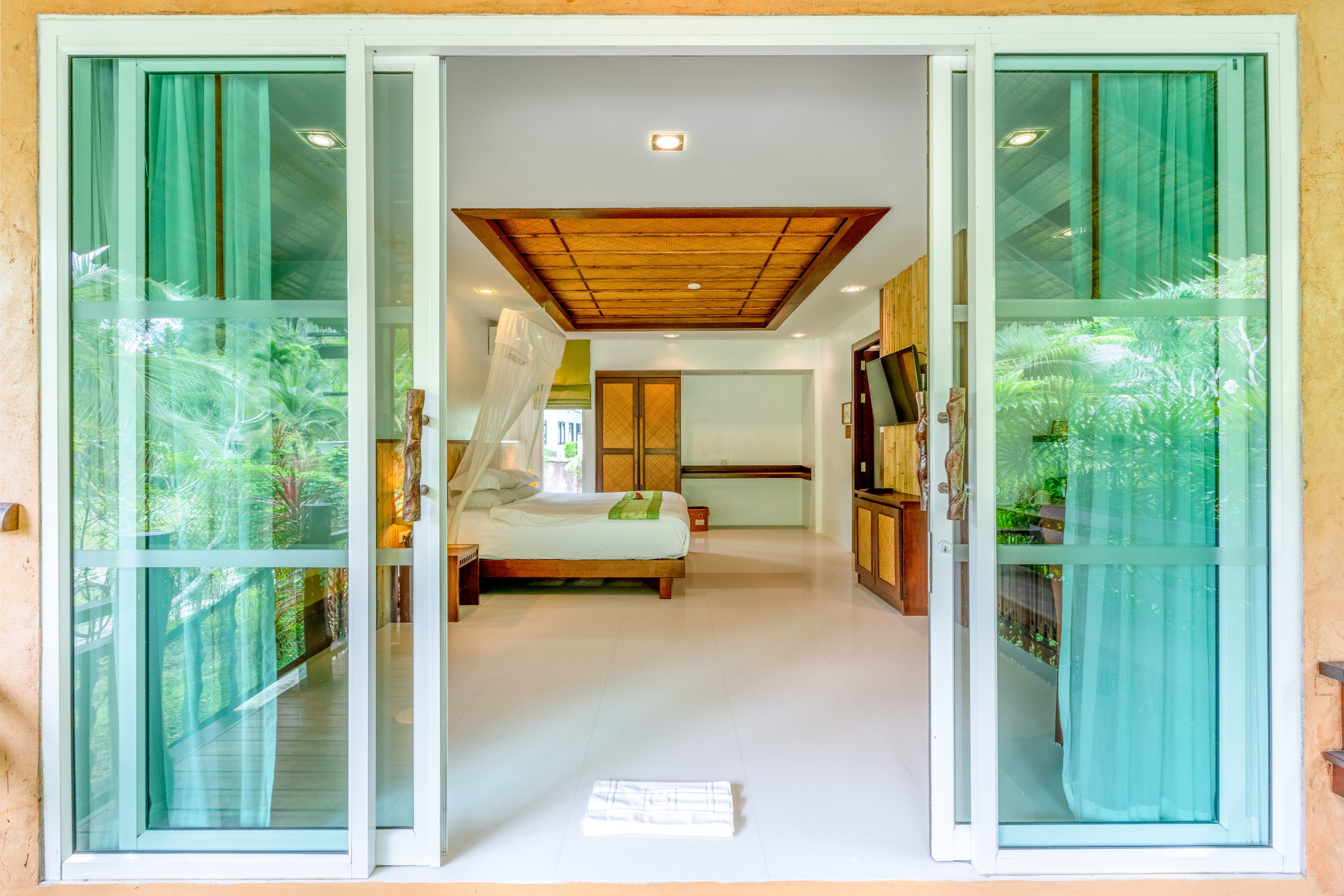 Interior_Cliff_View_Jacuzzi_Cottage_S