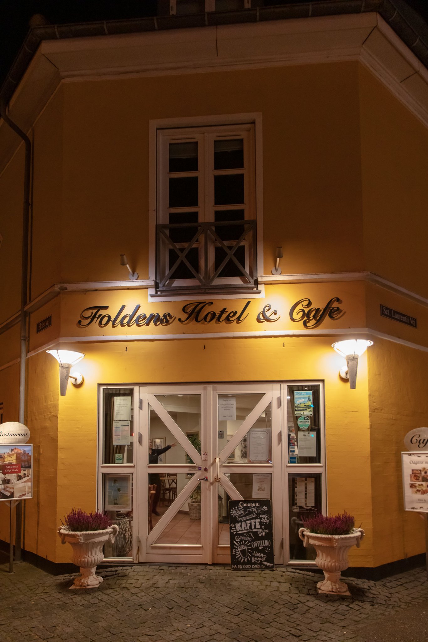 18572_outdoor-at-night-foldens-hotel-first-partner-collec_S