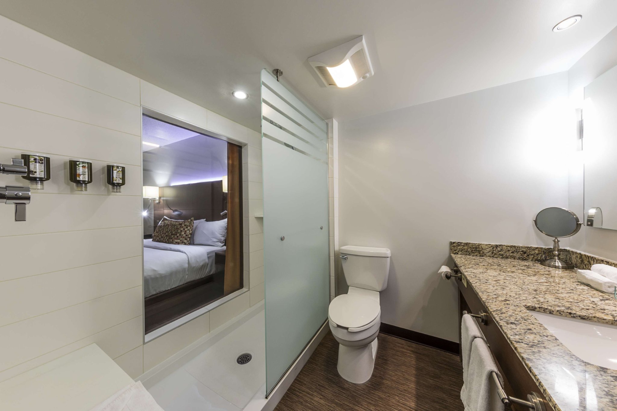 Urban_One_King_Bed_Bathroom_S