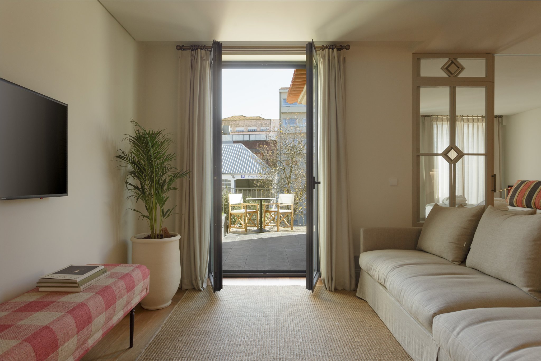 Charm_Suite_with_Garden_View_and_Balcony10_S