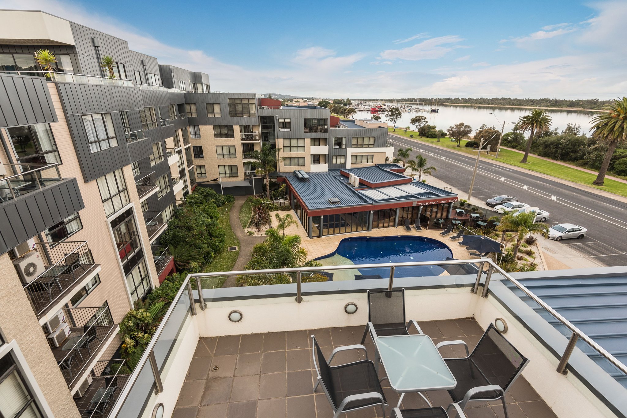 Three_Bedroom_Deluxe_Apartment_Balcony2_S