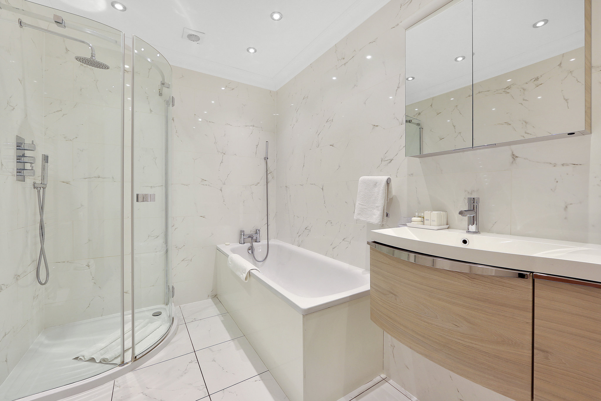 Hightgrove_Suite_Bathroom_S