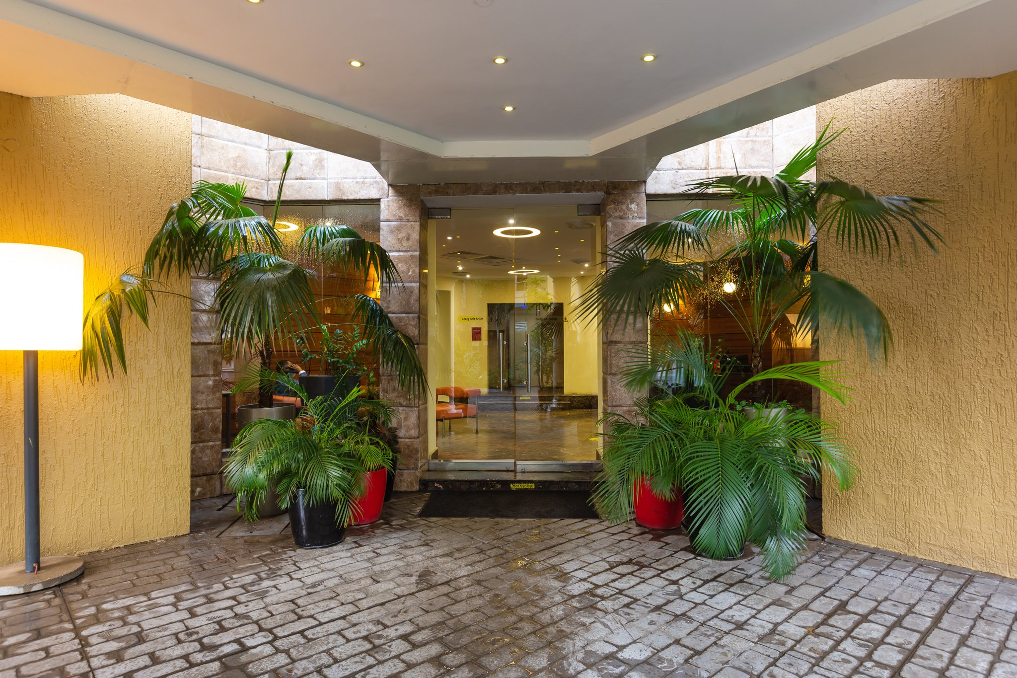 Hotel_Entrance_S