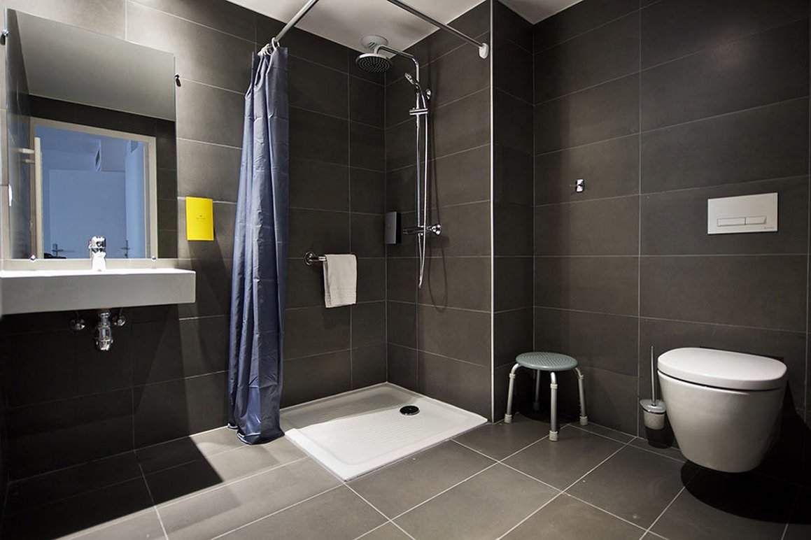 Studio_Apartment_Accessible_Bathroom_S