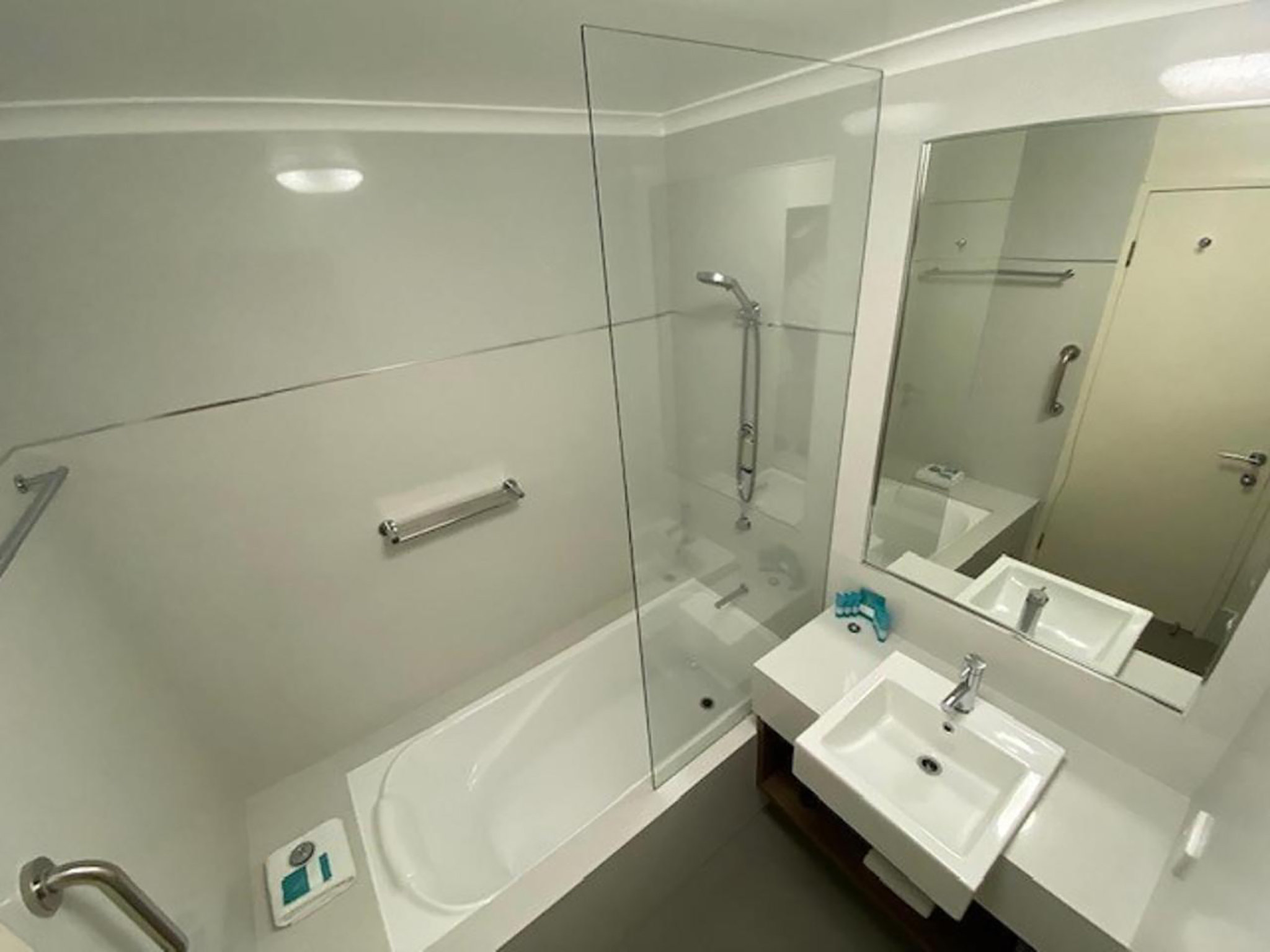 Standard_Bathroom_S