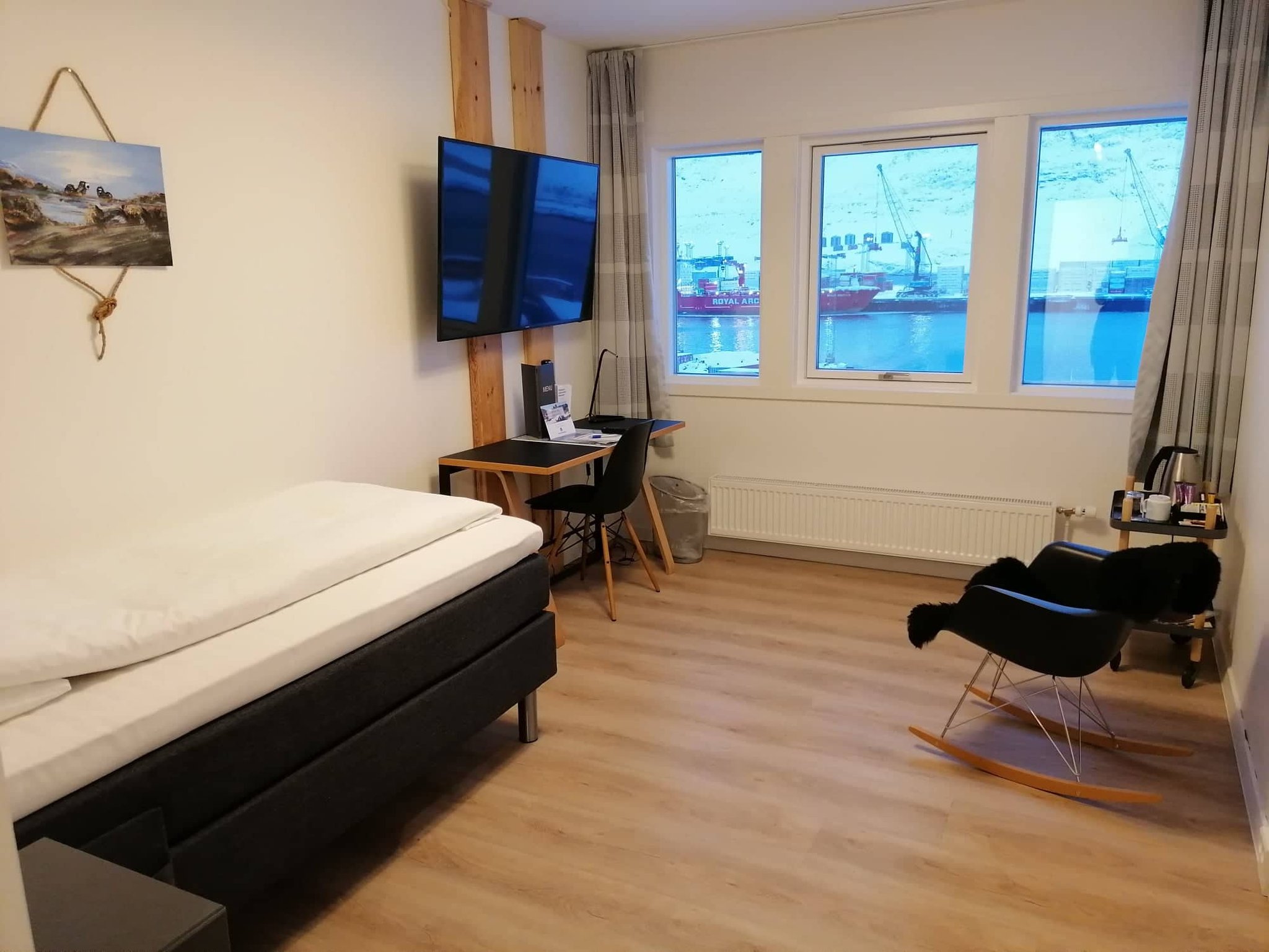 19230_superior-single-room-hotel-soma-nuuk-first-partner-_S