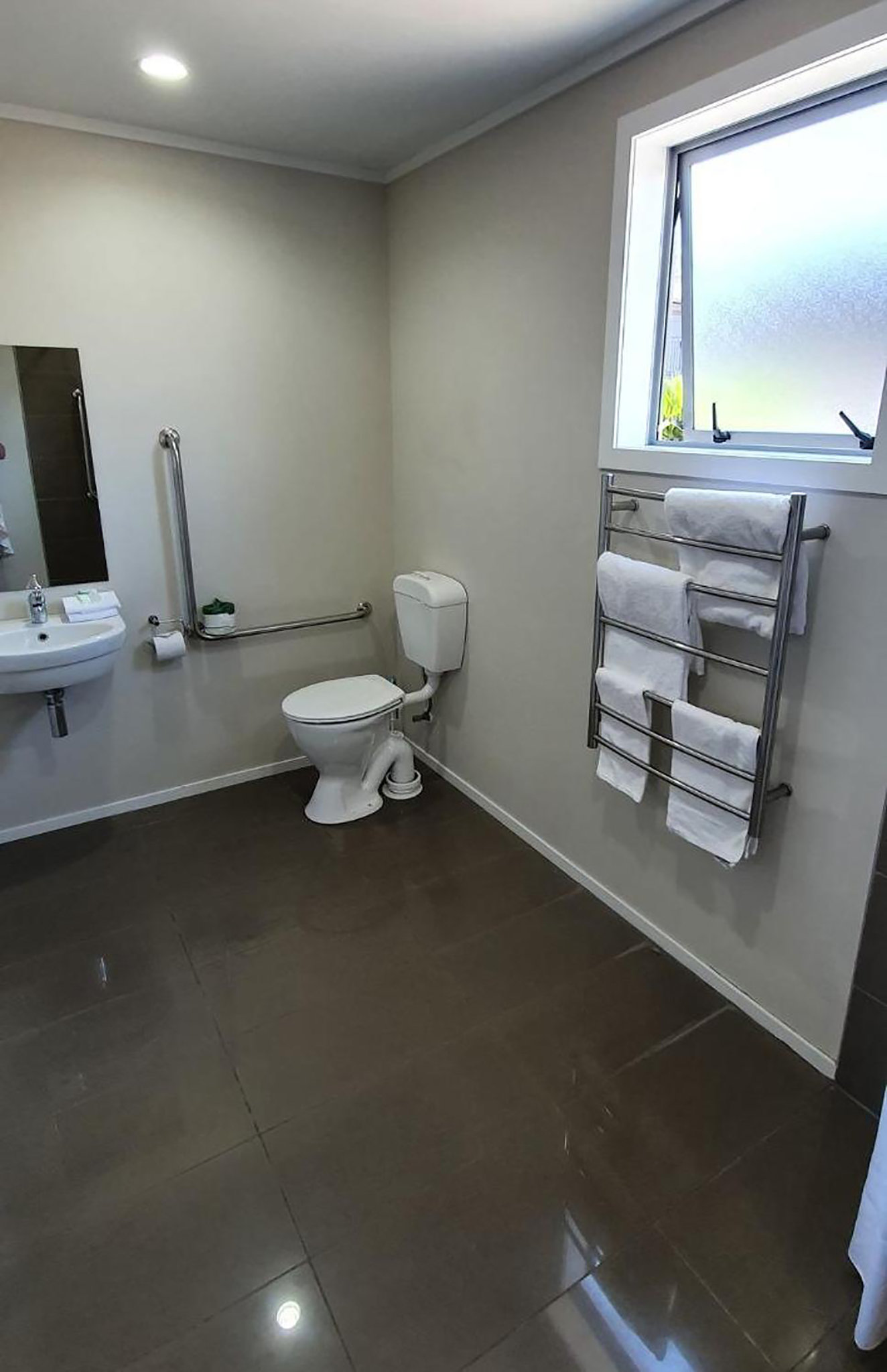 Accessible_Bathroom_S