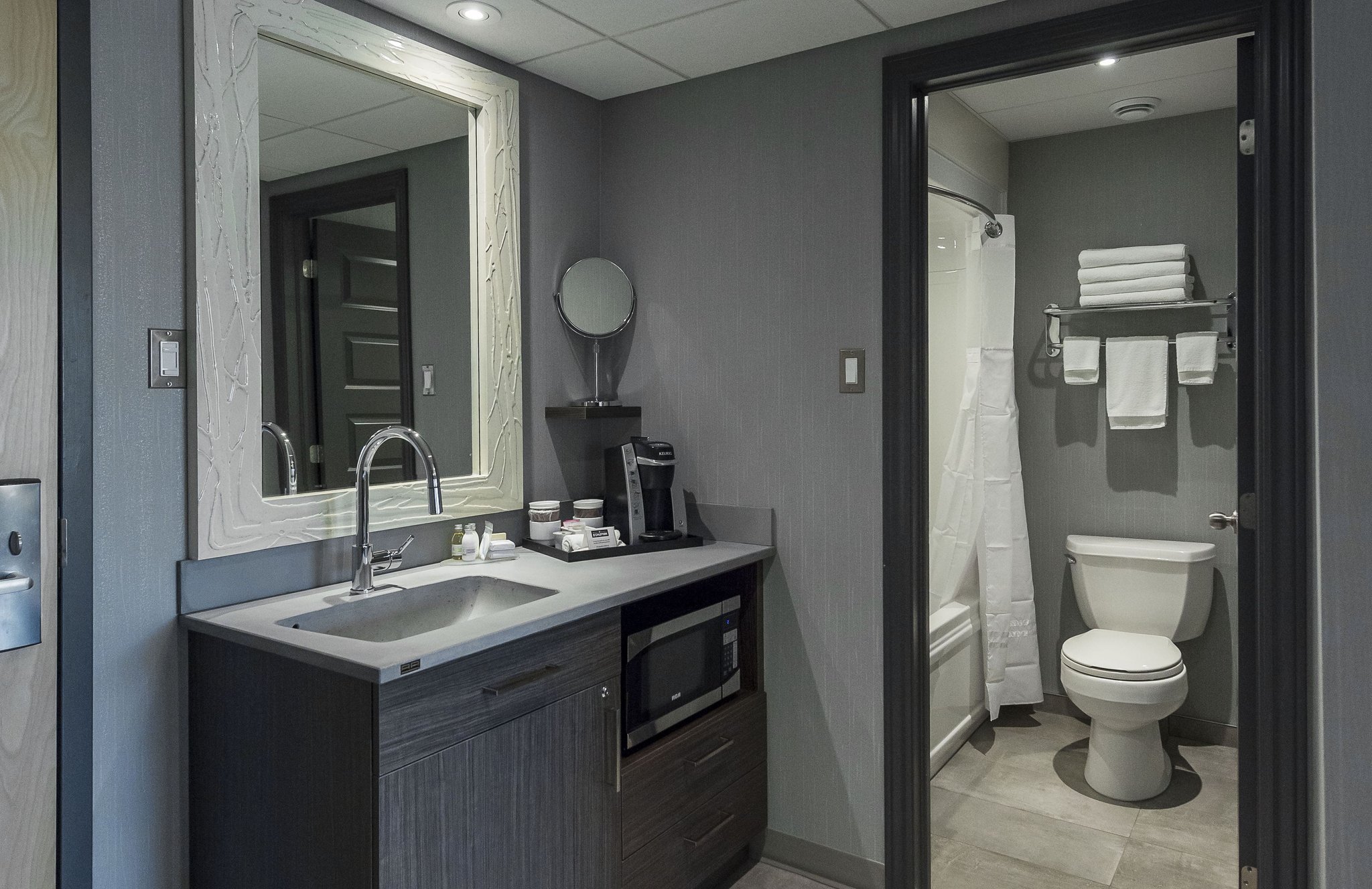 Distinction_Room_Bathroom_S