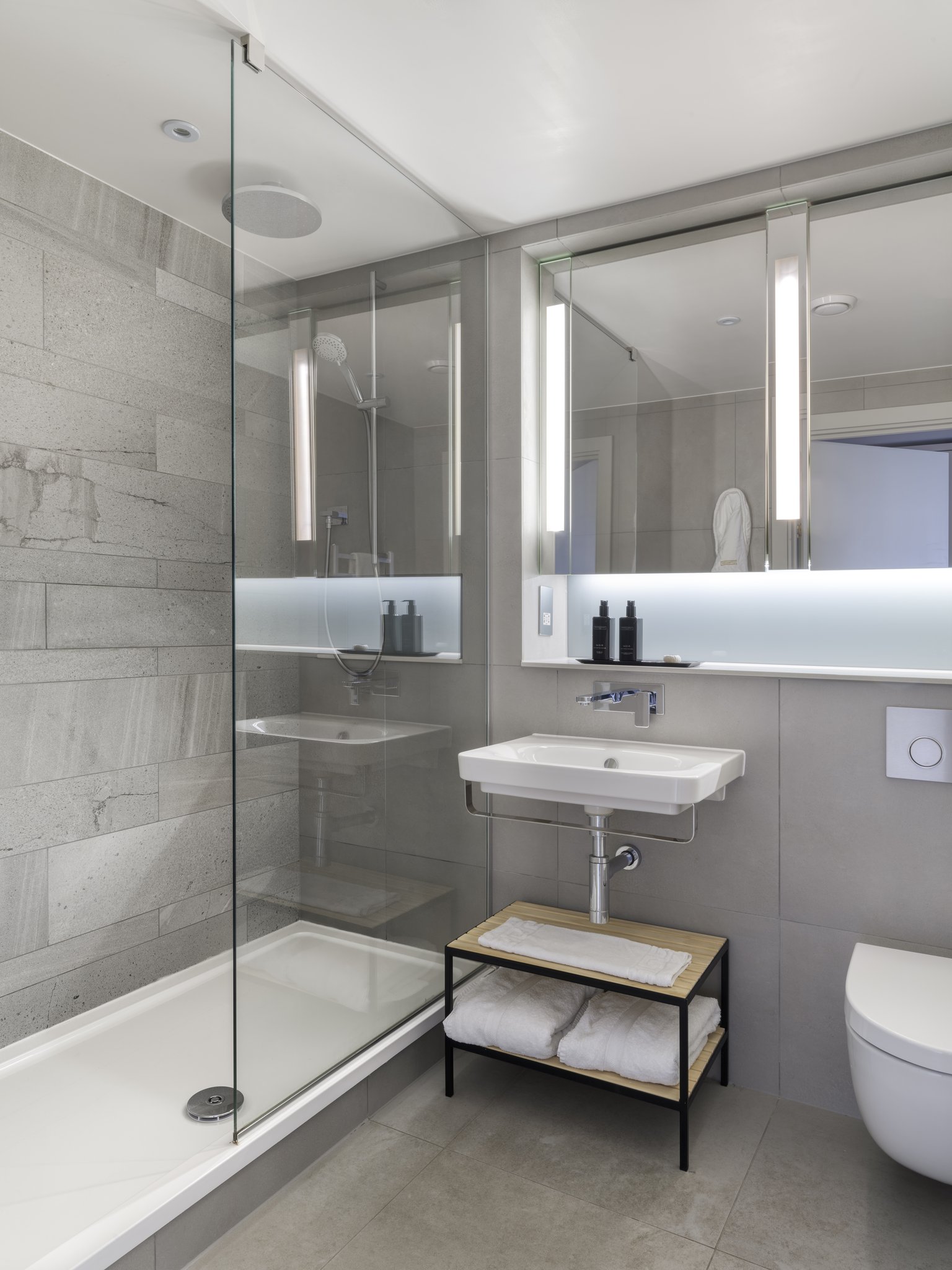 Studio_Apartment_Bathroom2_S