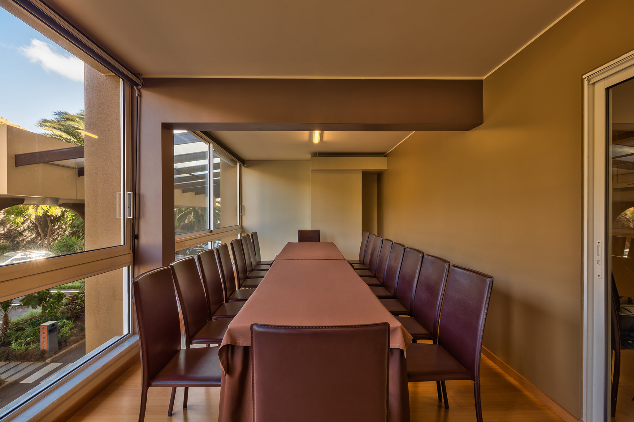 Baia_Meeting_Room_S