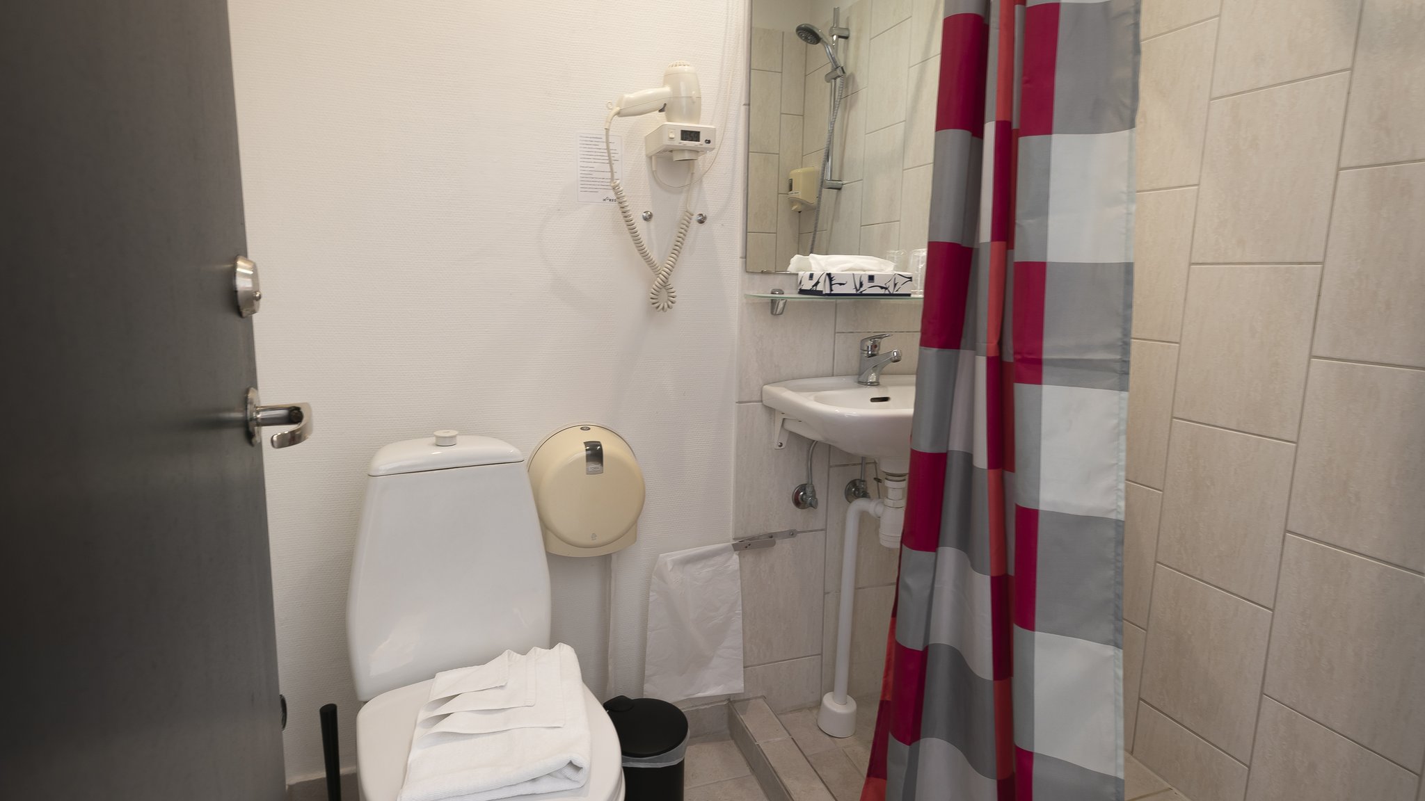 17416_bathroom-superior-double-room-hotel-prinsen-aalborg_S