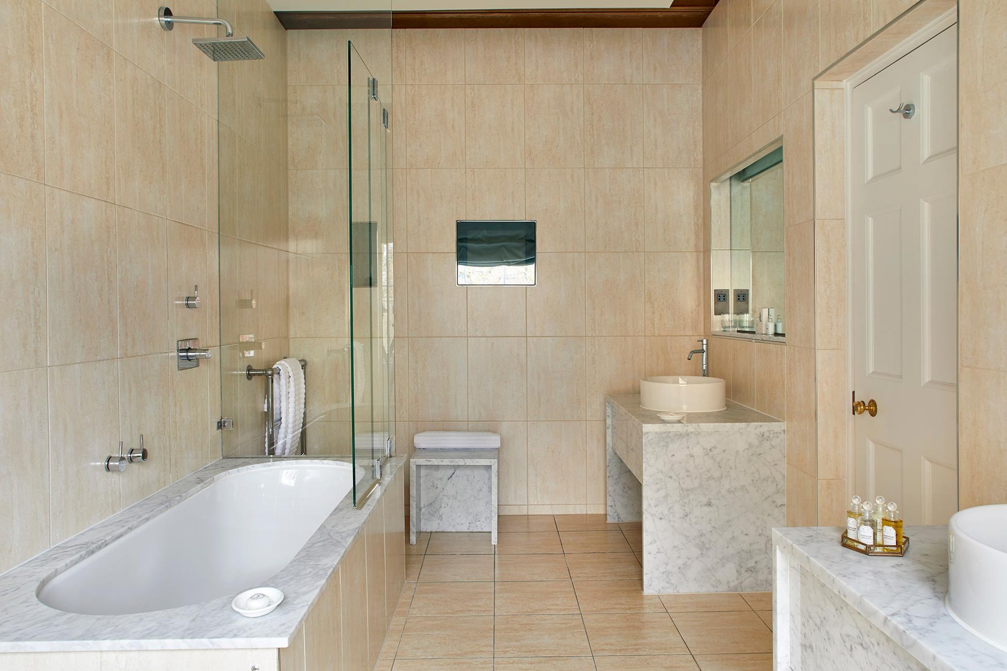 George_Hanbury_Suite_Bathroom_S