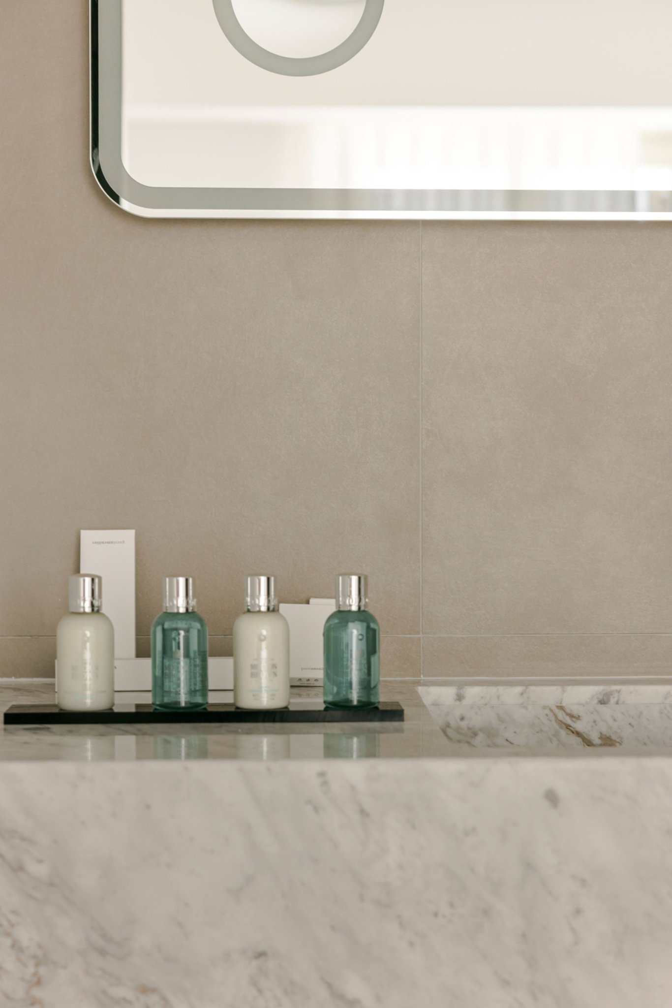 Premium_Suite_w_Plunge_Pool_Bathroom_Amenities_S