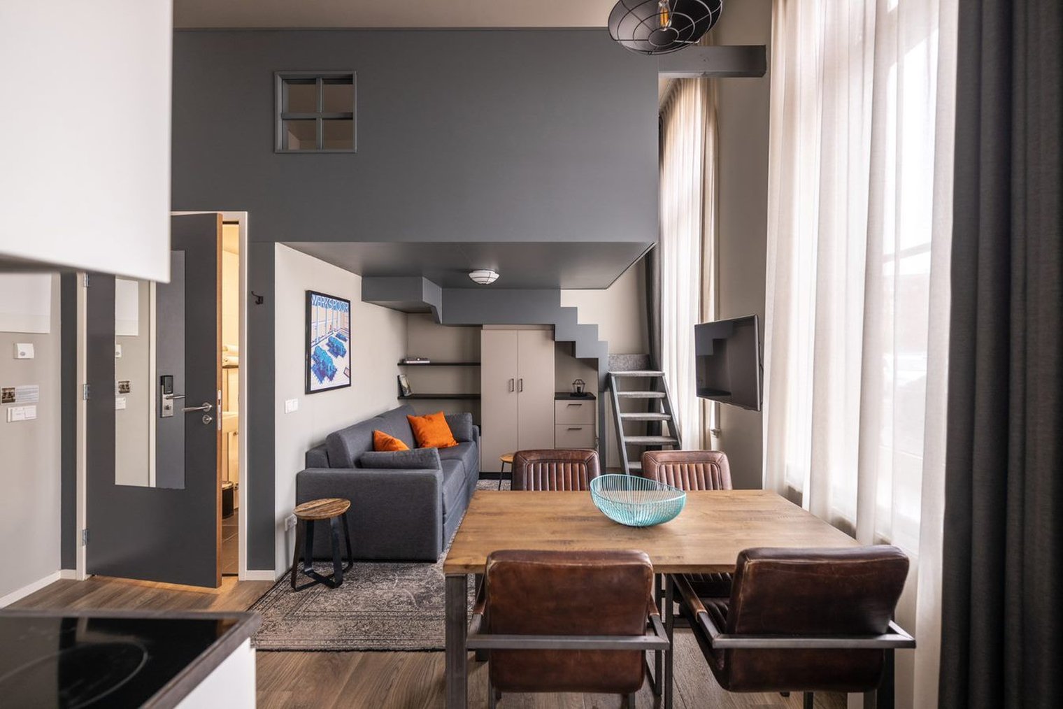 yays-Oostenburgegracht-duplex-one-bedroom-table.jfif_S