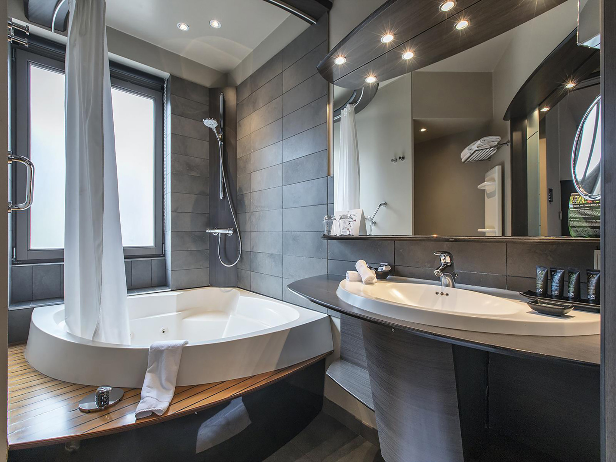 Exceptional_Double_Bathroom_S