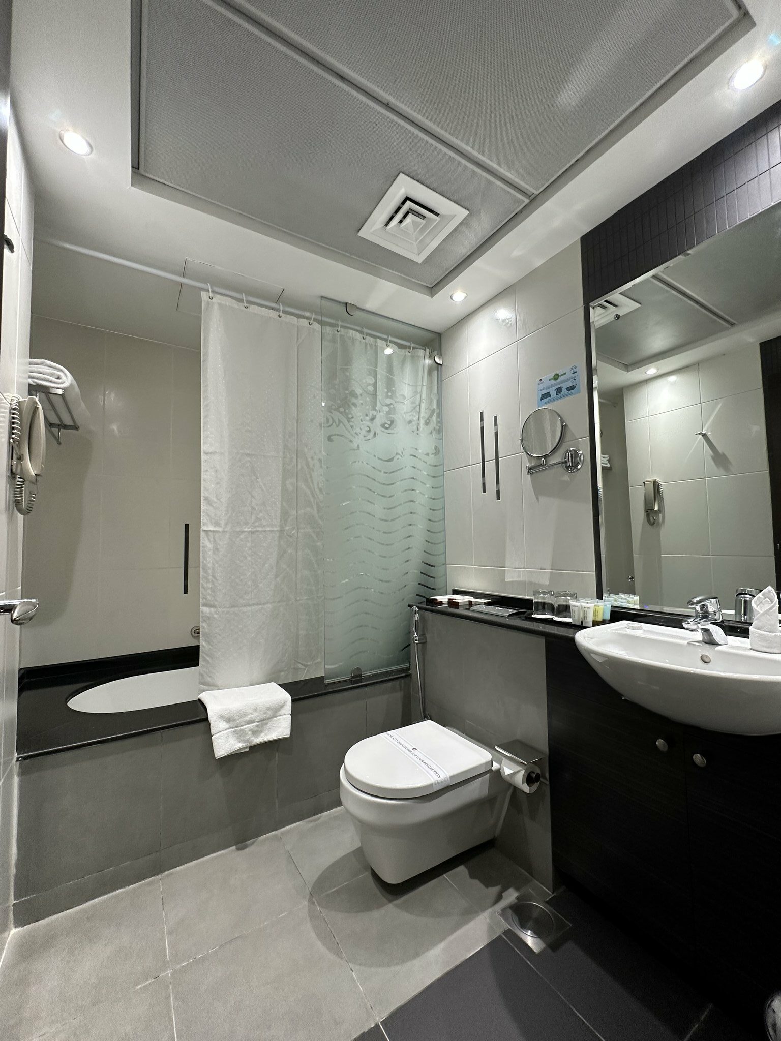 One_Bed_Executive_Suite_Bathroom2_S