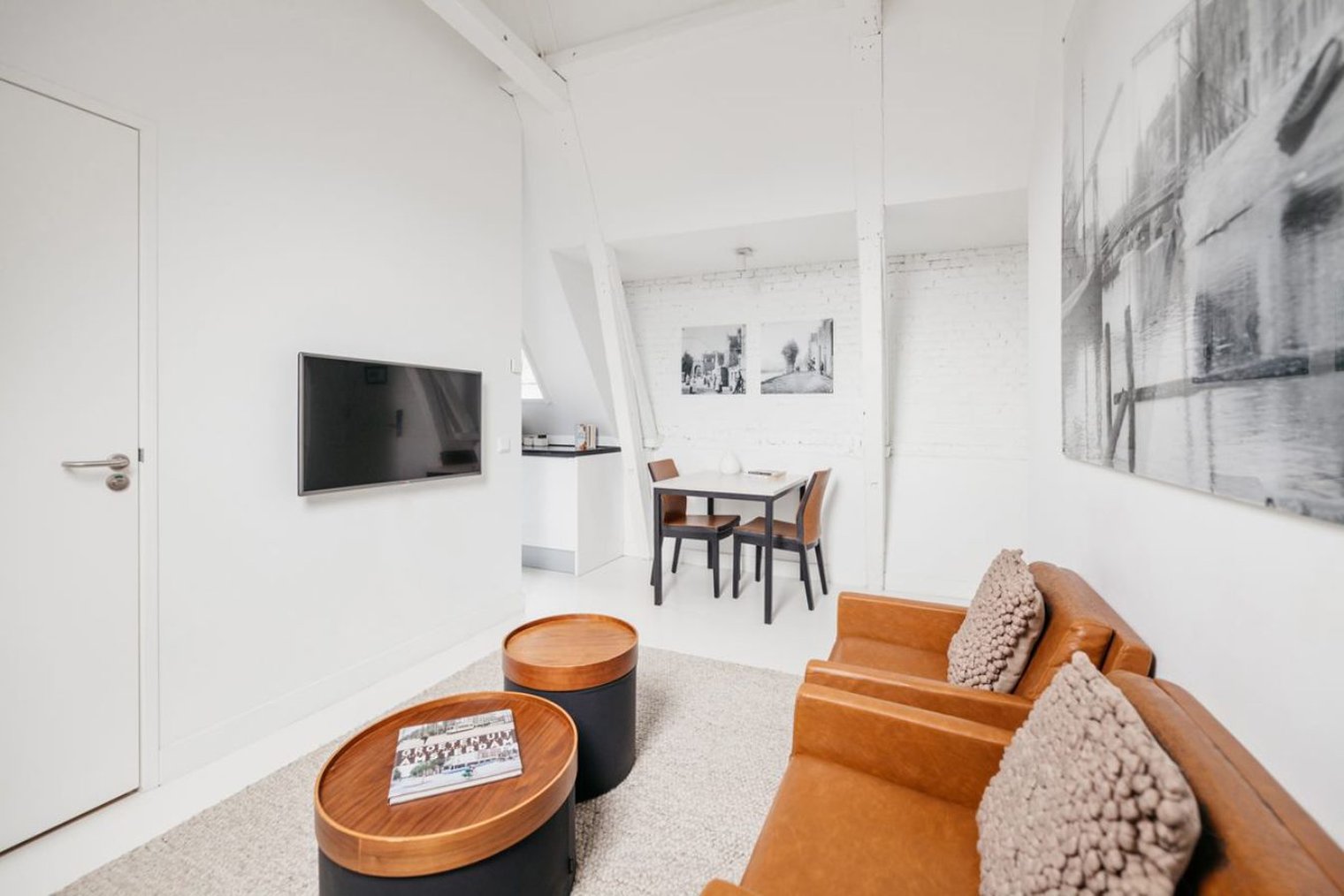 yays-Zoutkeetsgracht-one-bedroom-sitting-room.jfif_S