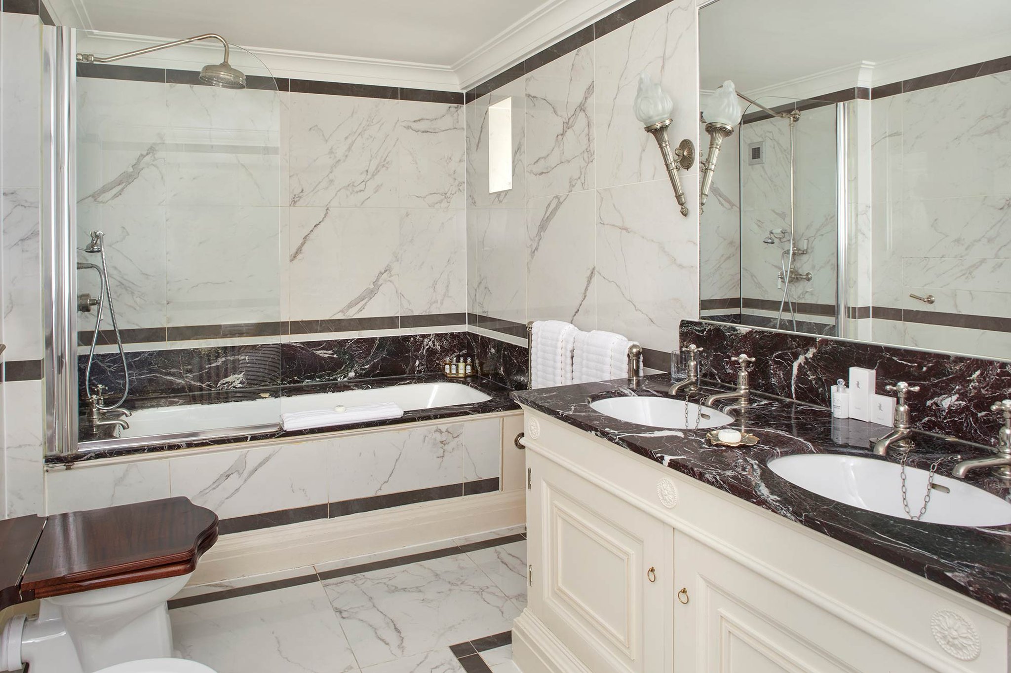 Feature_Room_Sir_Francis_Goldsmid_Bathroom_S