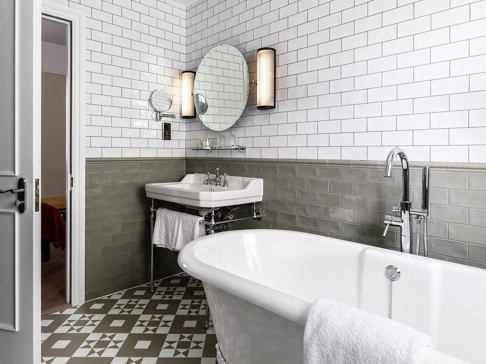 Mews_Suite_Bathroom_S