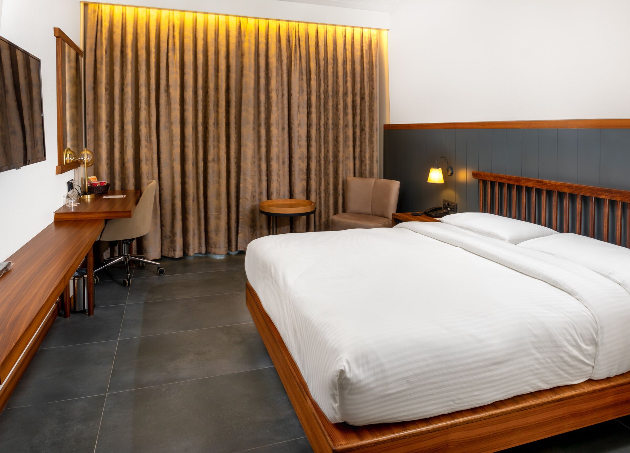 Superior_Plus_Room2_S