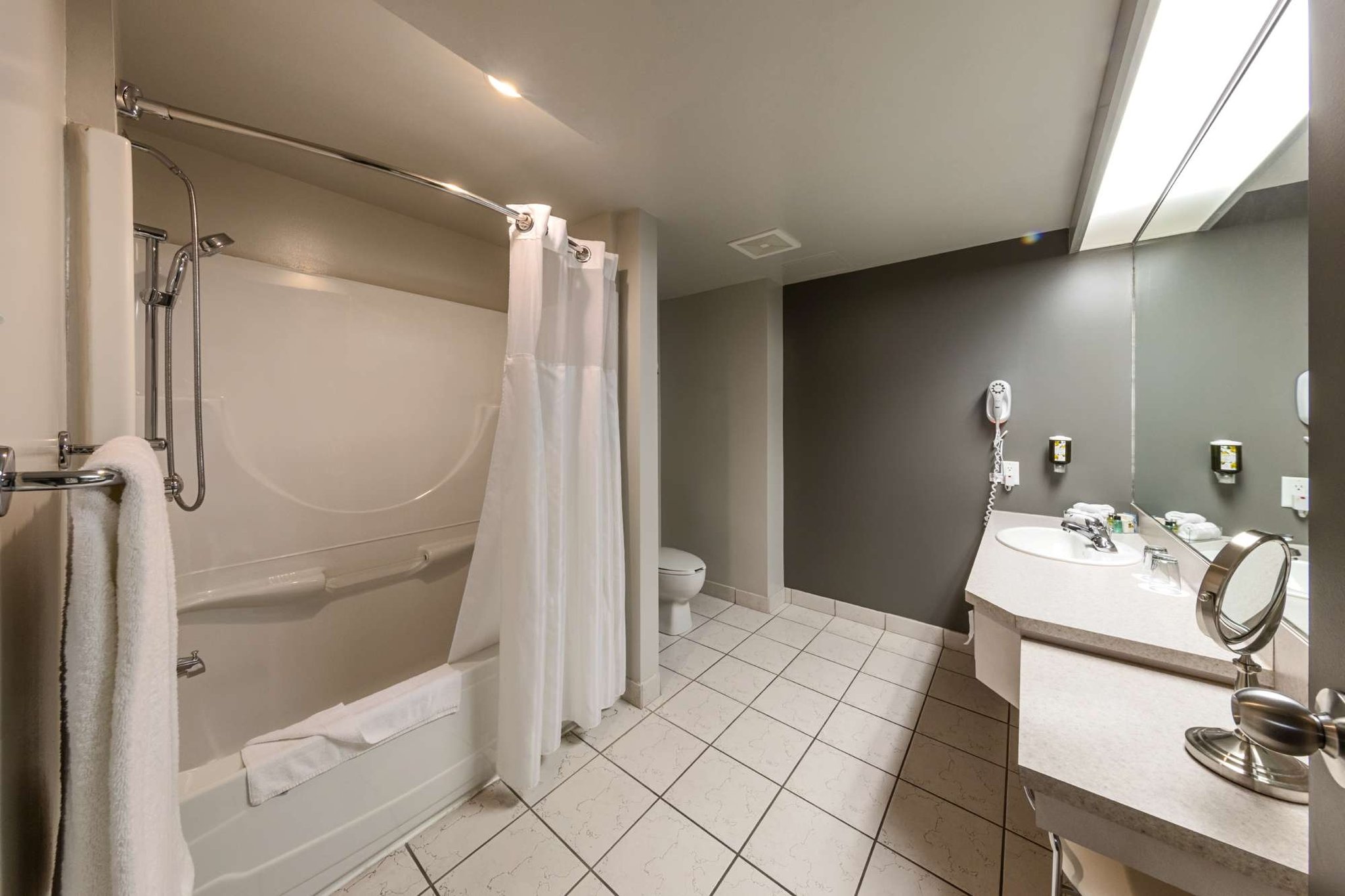 Junior_Suite_Bathroom_S